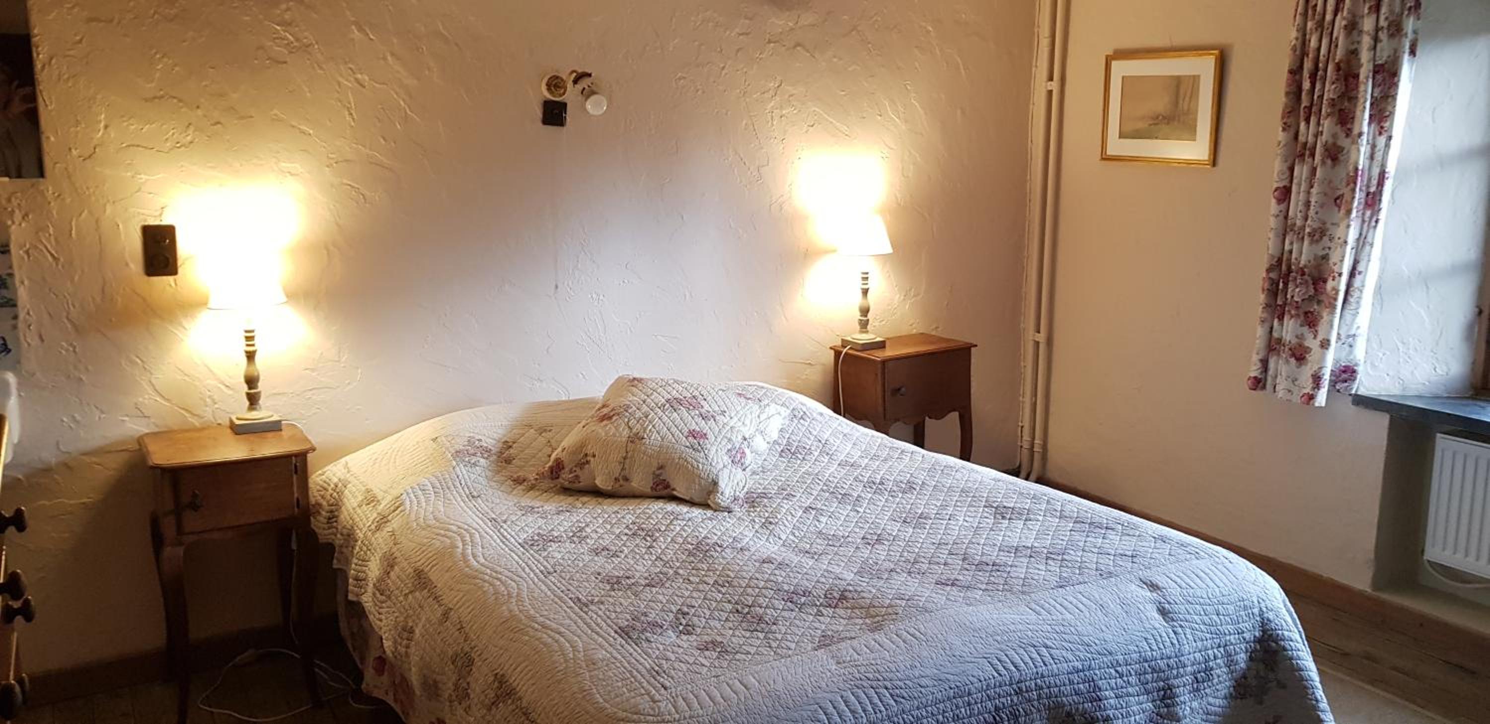 Queen Room photo 2