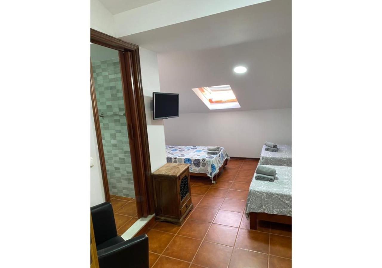 Triple Room with Private Bathroom - Photo 4