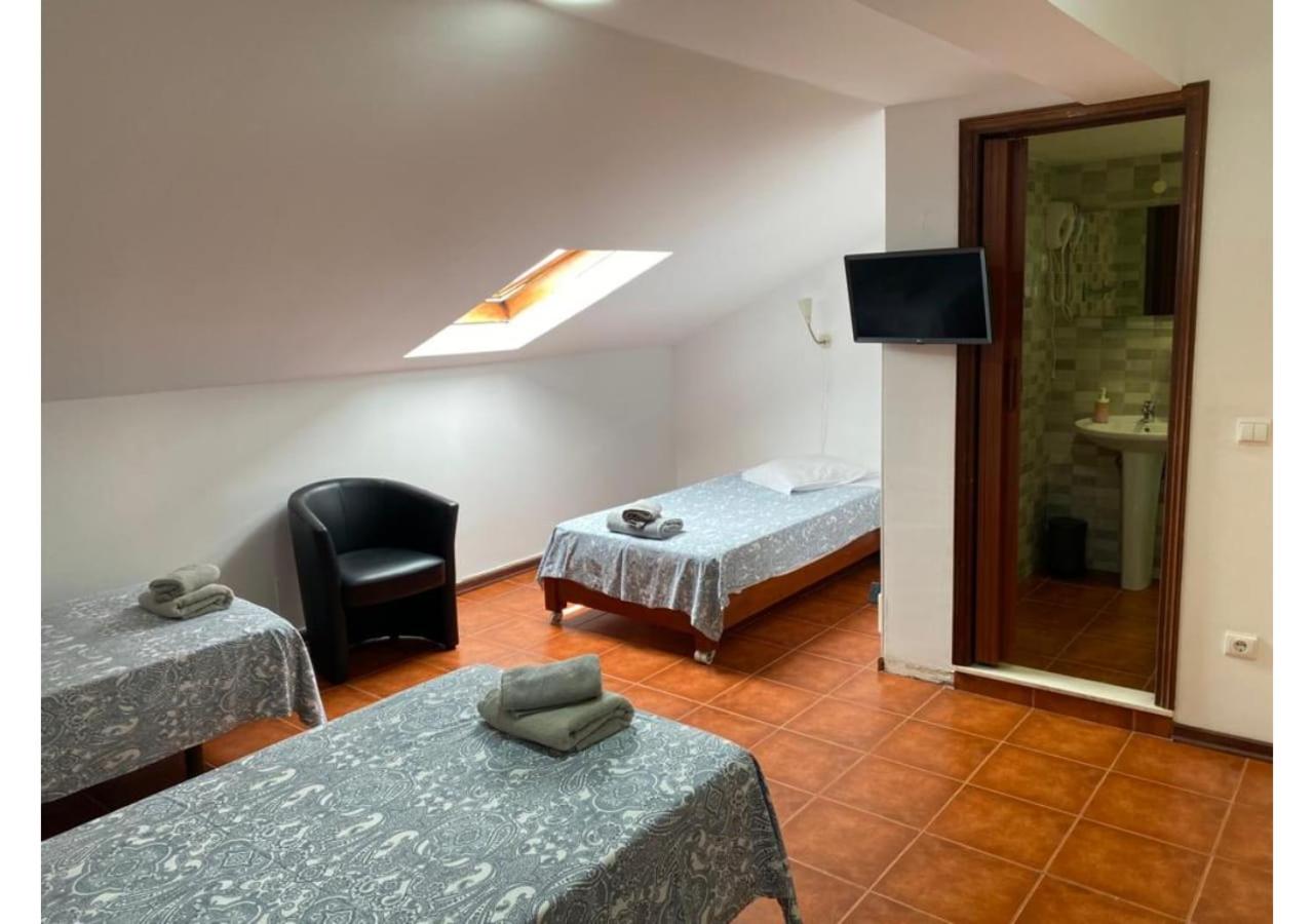 Triple Room with Private Bathroom - Photo 5