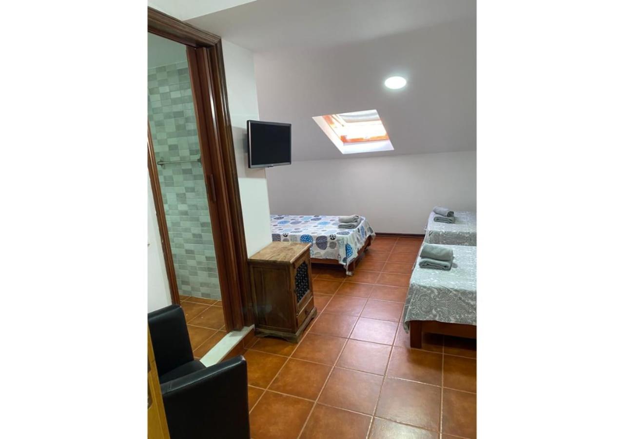 Triple Room with Private Bathroom - Photo 6