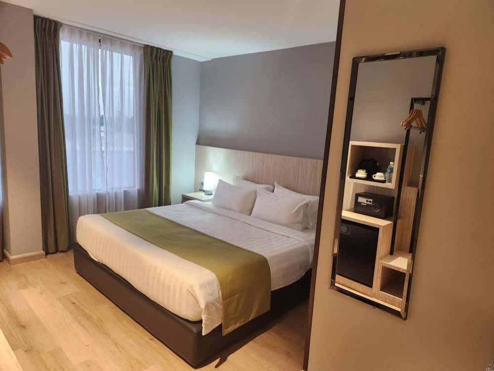 Deluxe King Room - Photo 1