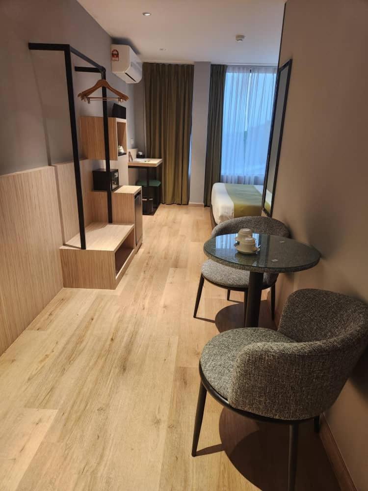 Deluxe King Room - Photo 3