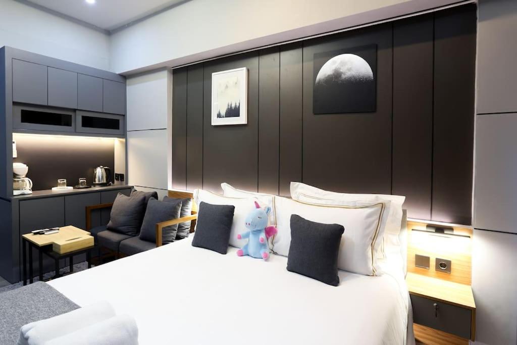 One-Bedroom Apartment - Photo 11