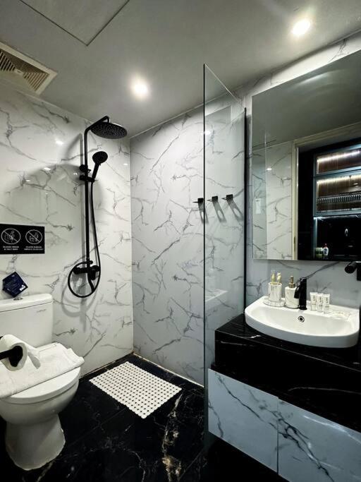 One-Bedroom Apartment - Photo 5