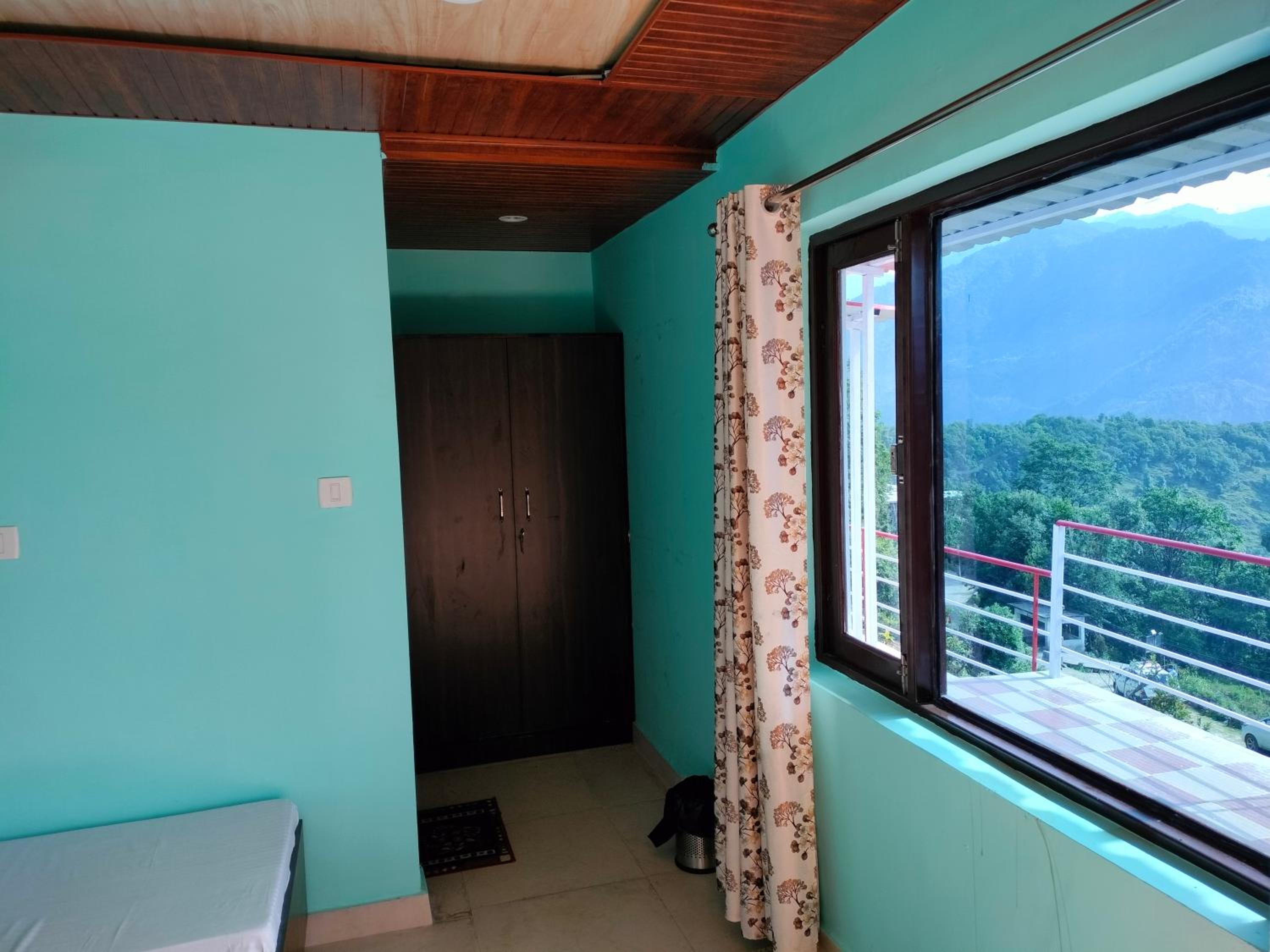 Basic Triple Room