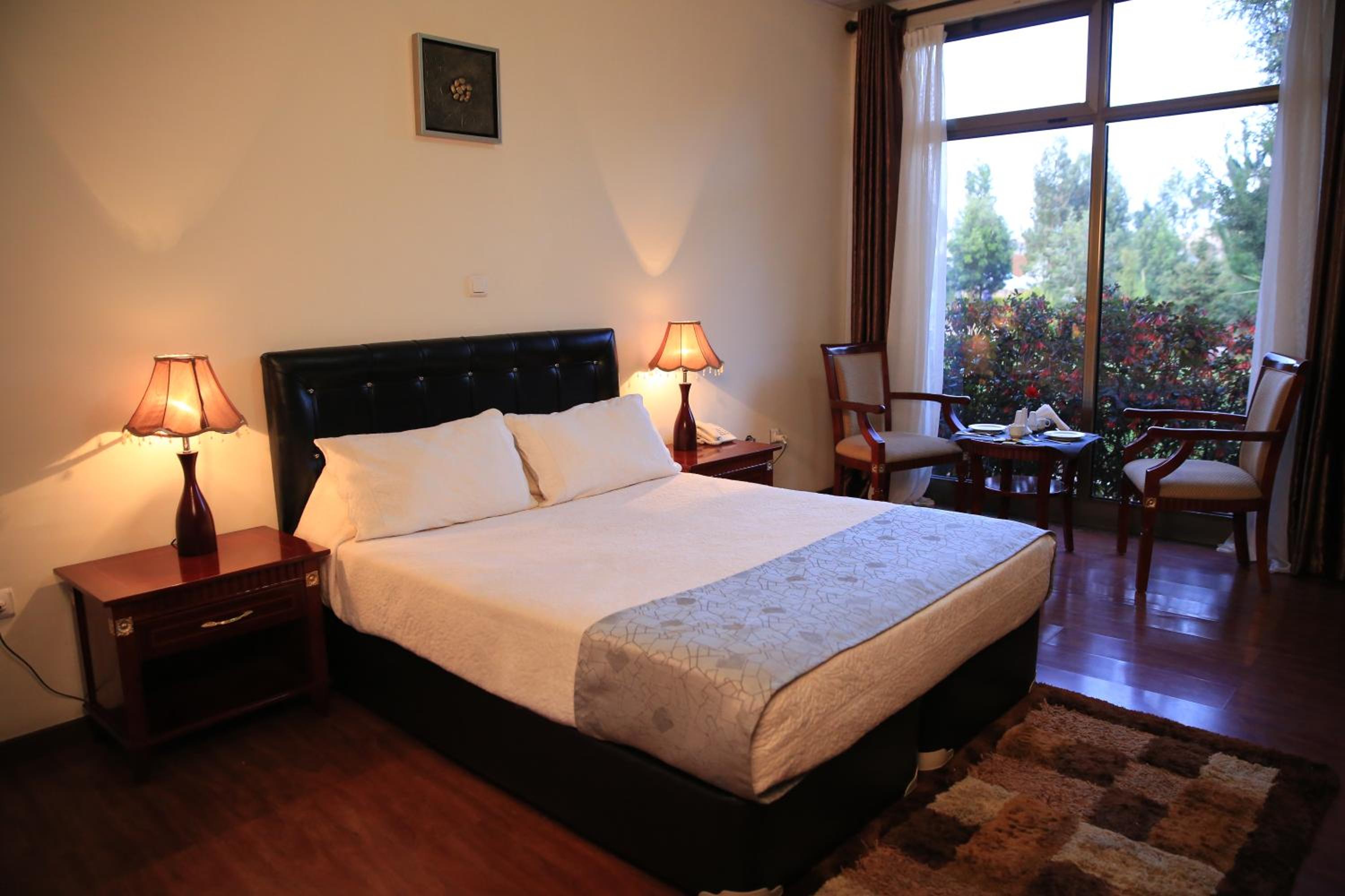 Standard Queen Room photo 1