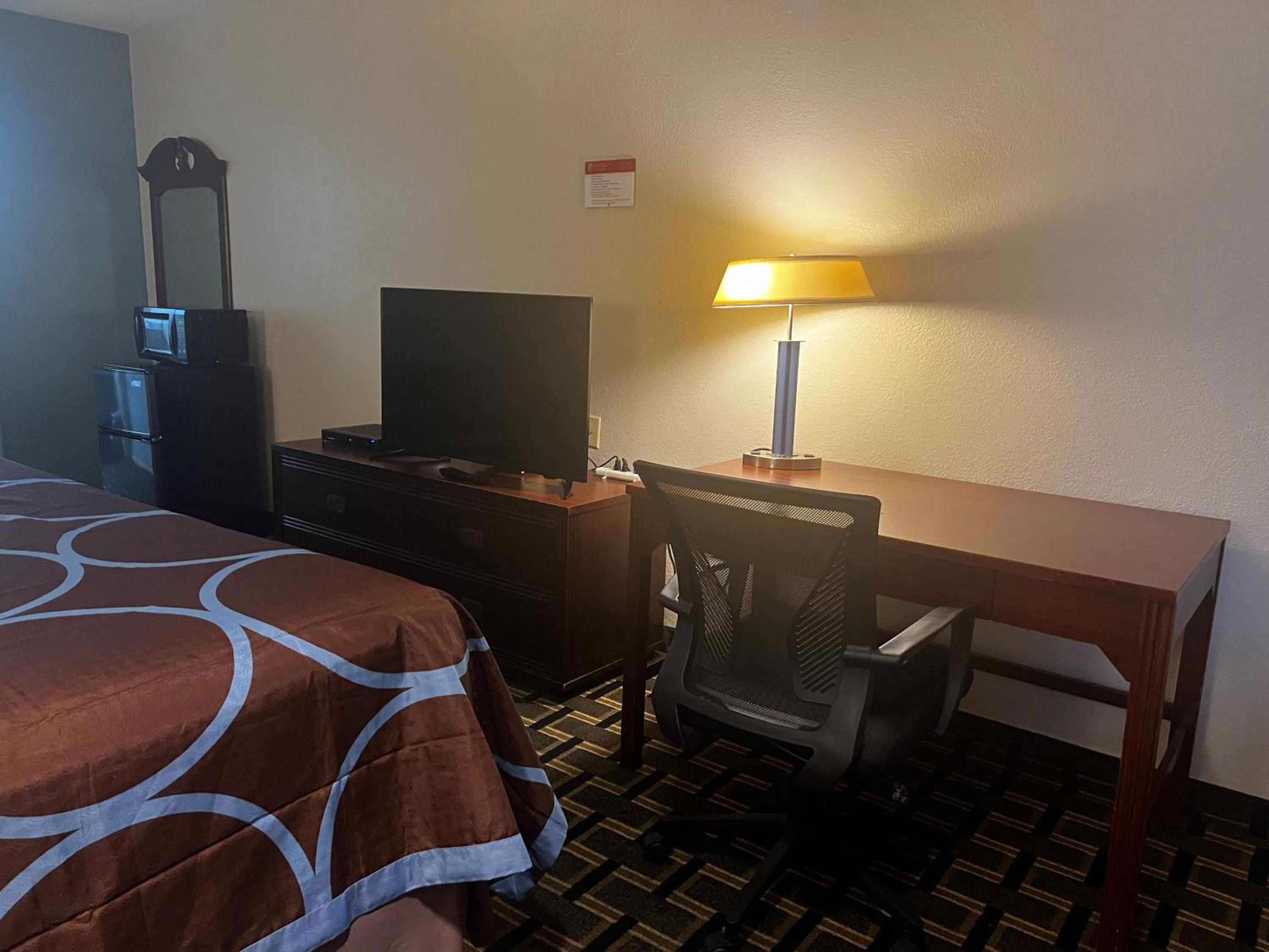 King Room - Non-Smoking photo 2