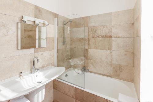 Standard Double or Twin Room photo 2