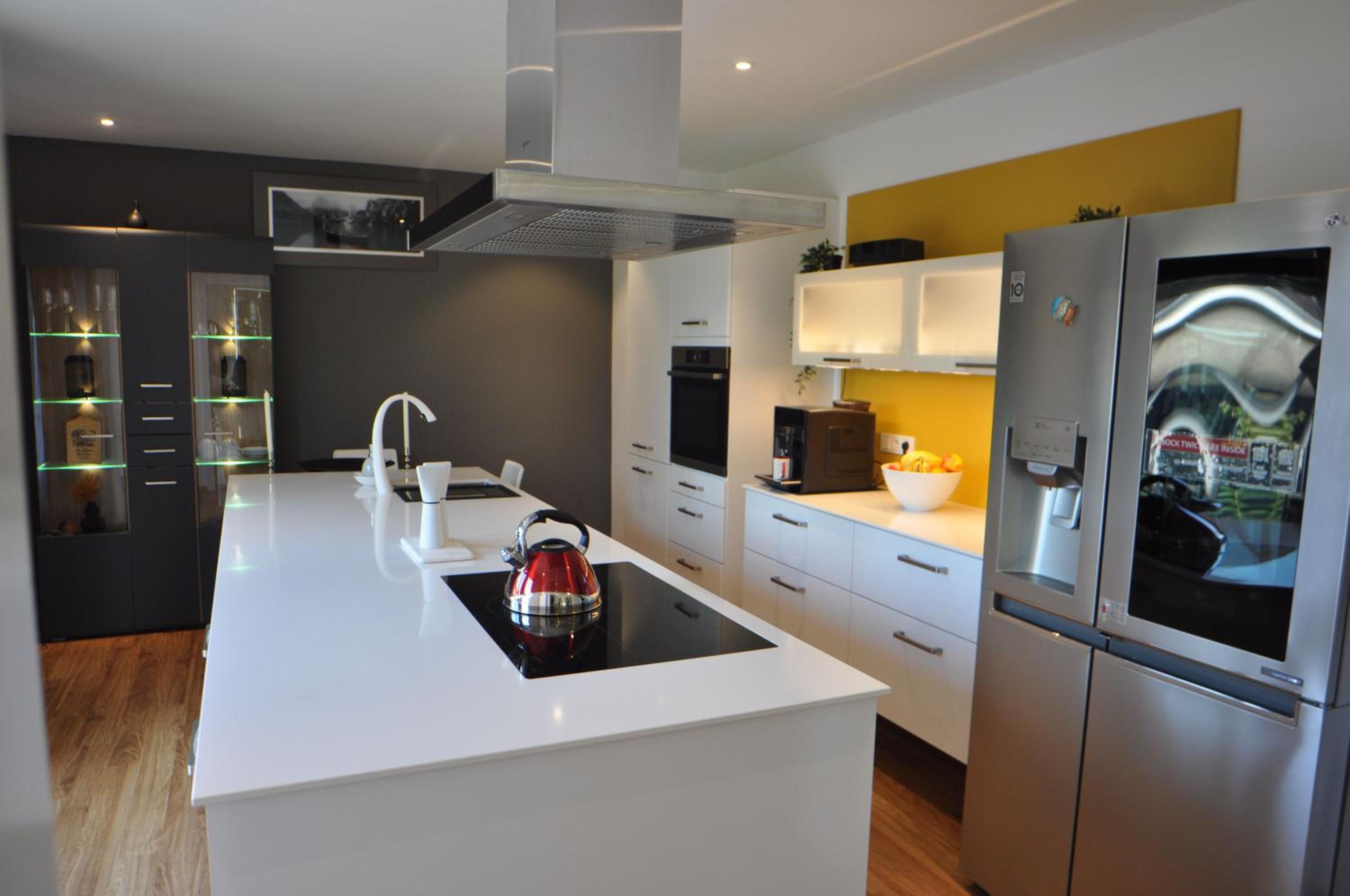 Three-Bedroom Apartment with Terrace photo 3