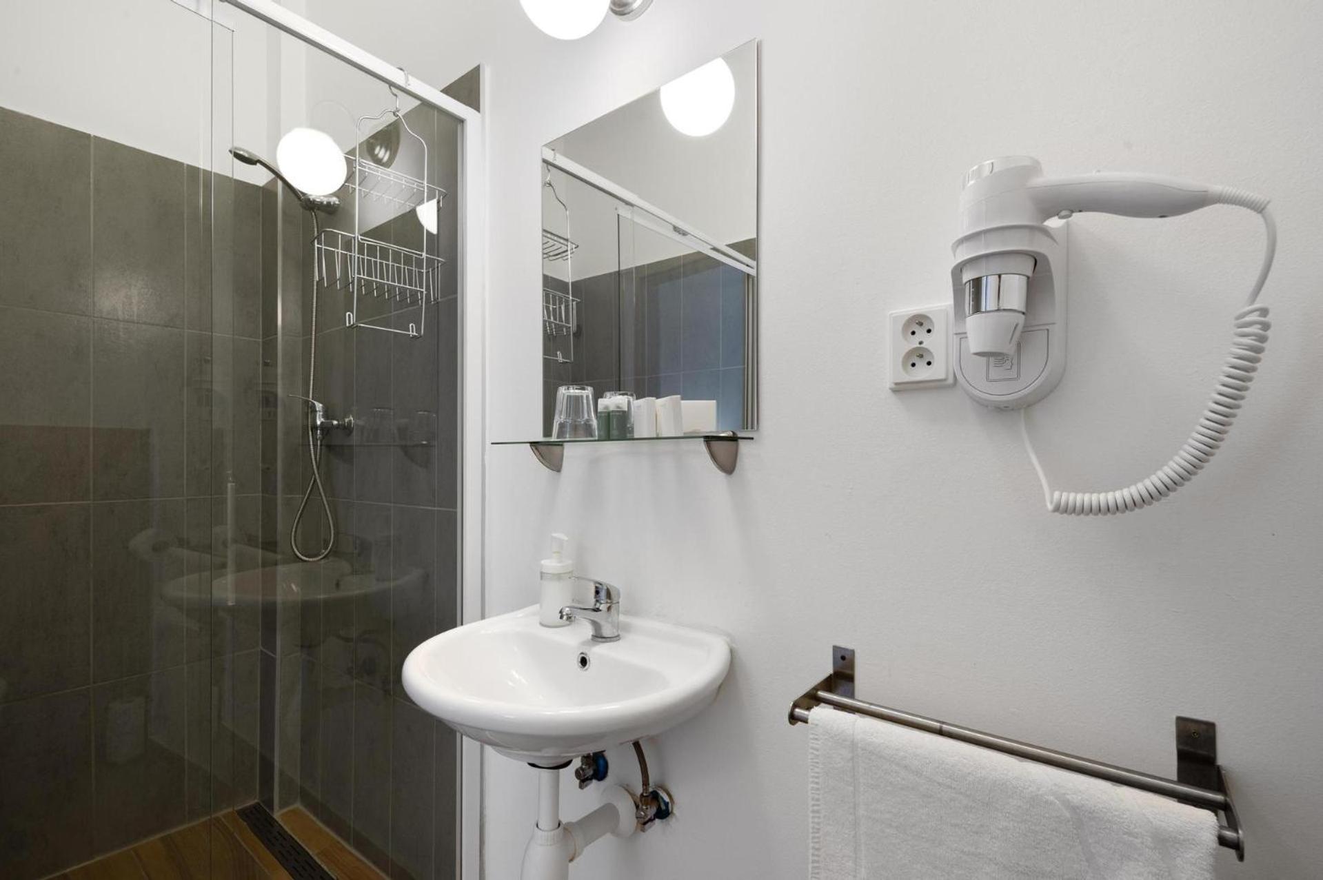 Double Room with Interior View - Photo 4