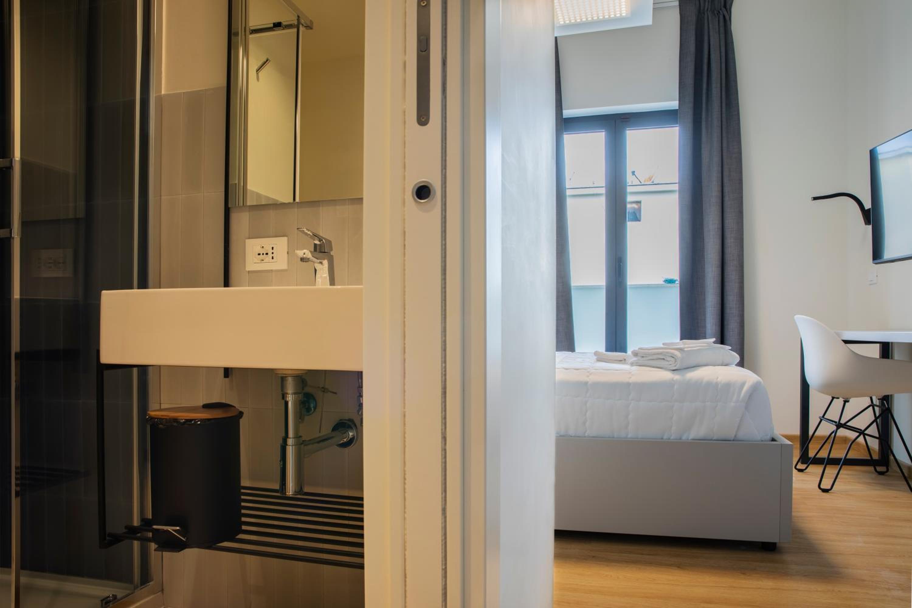 Superior Quadruple Room thumbnail 5