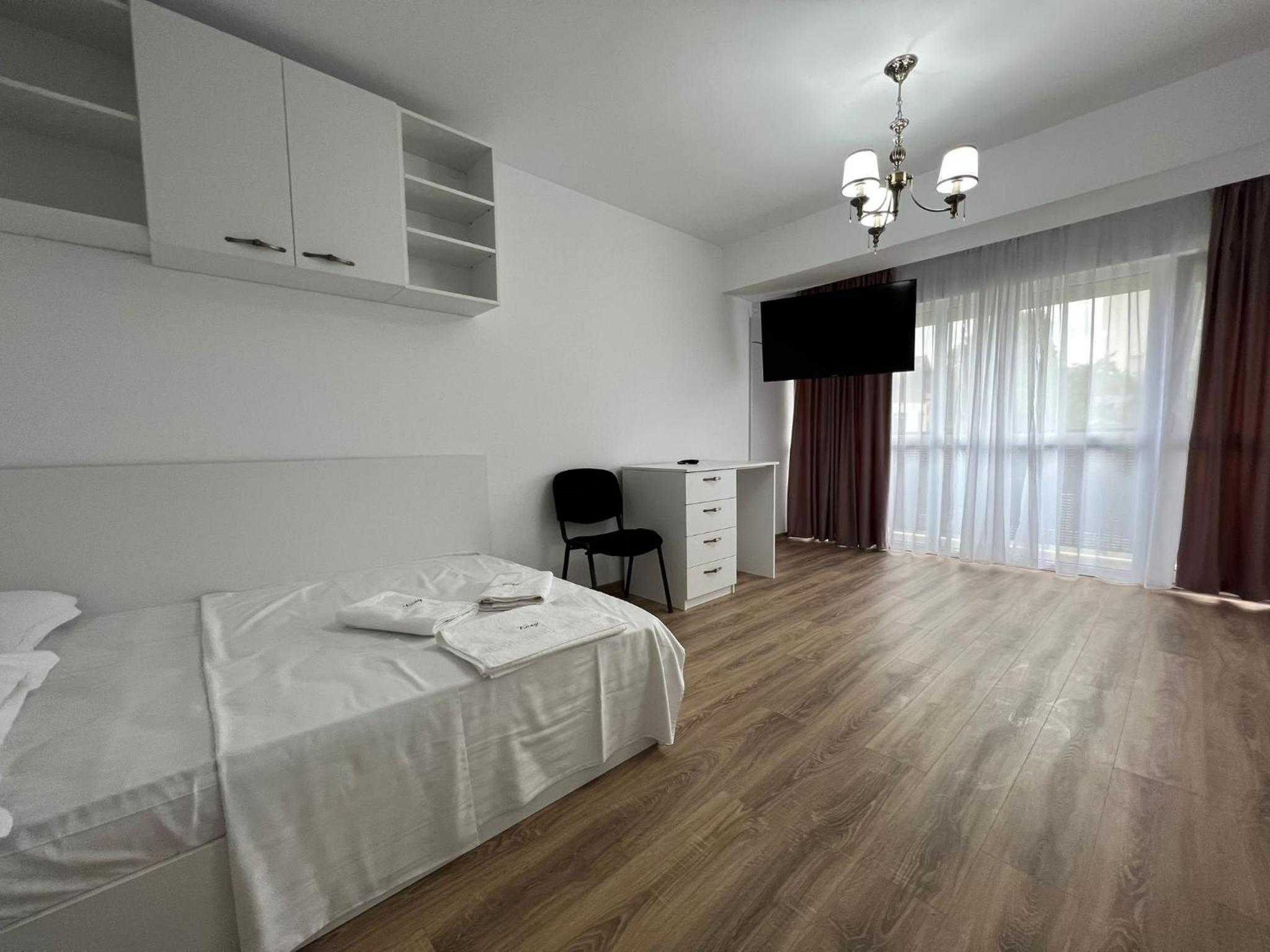 Deluxe Studio