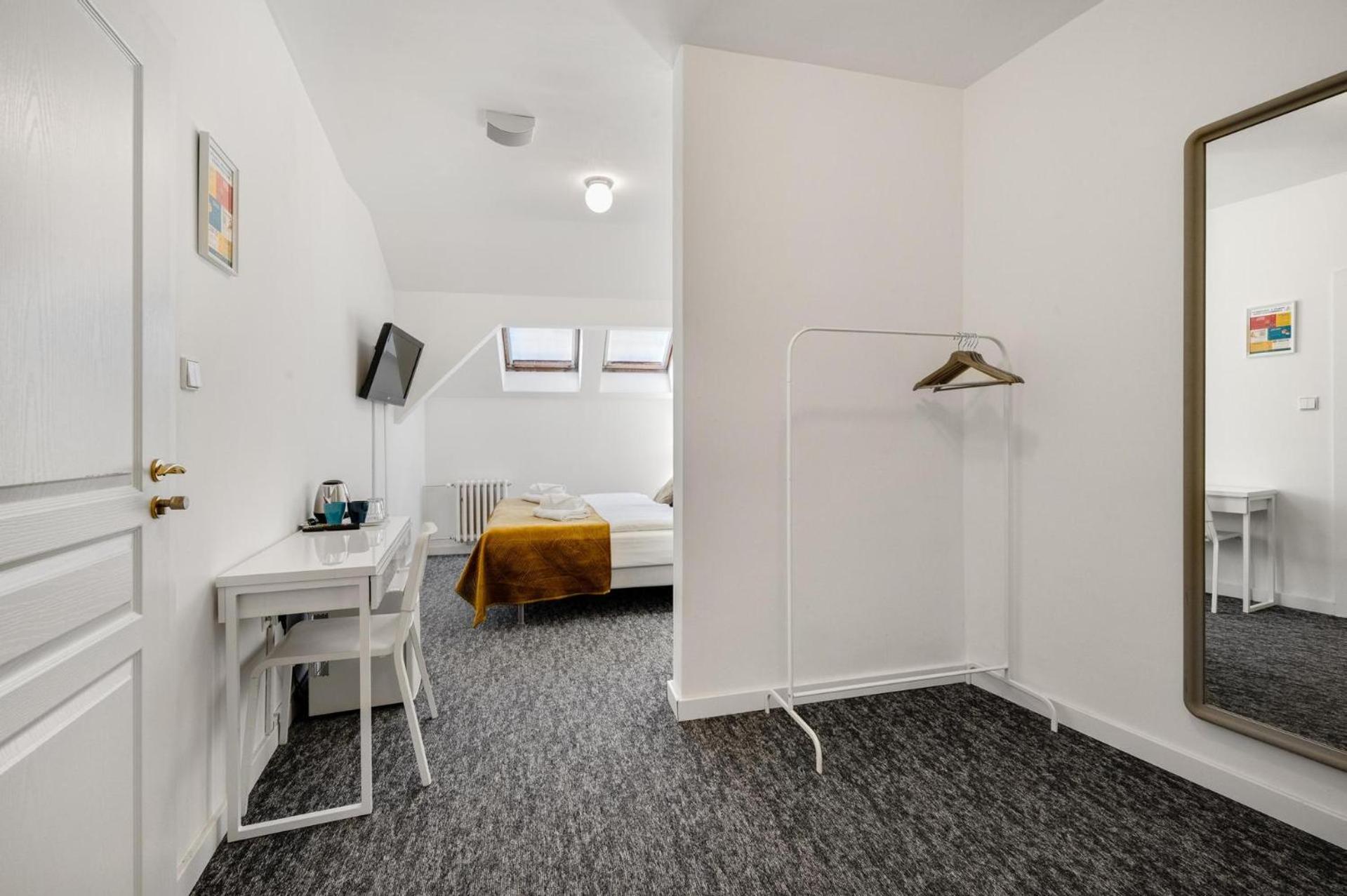 Standard Double Room - Photo 4