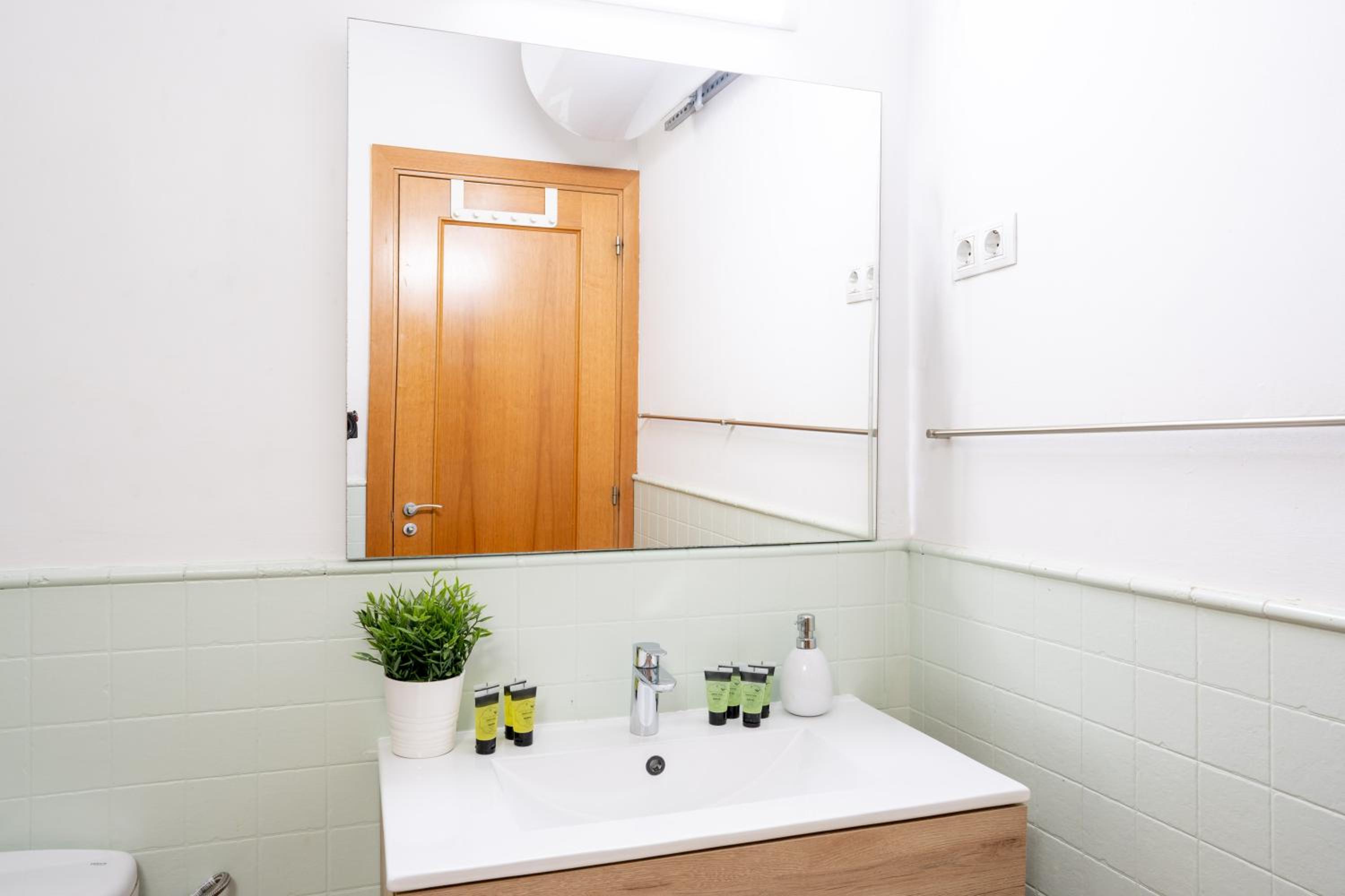 One-Bedroom Apartment - Poeta Cabanyes Street photo 2