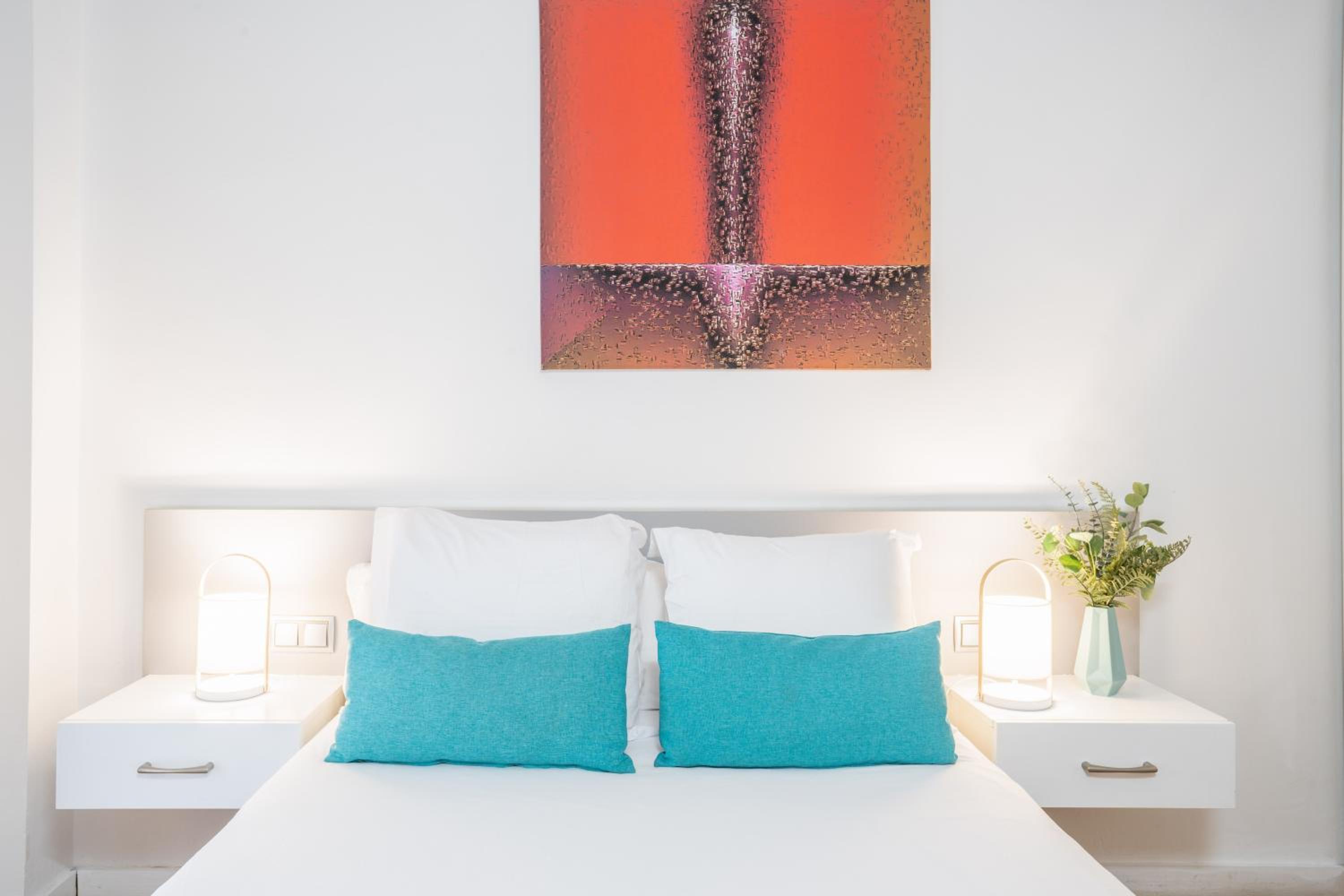 One-Bedroom Apartment - Poeta Cabanyes Street photo 3