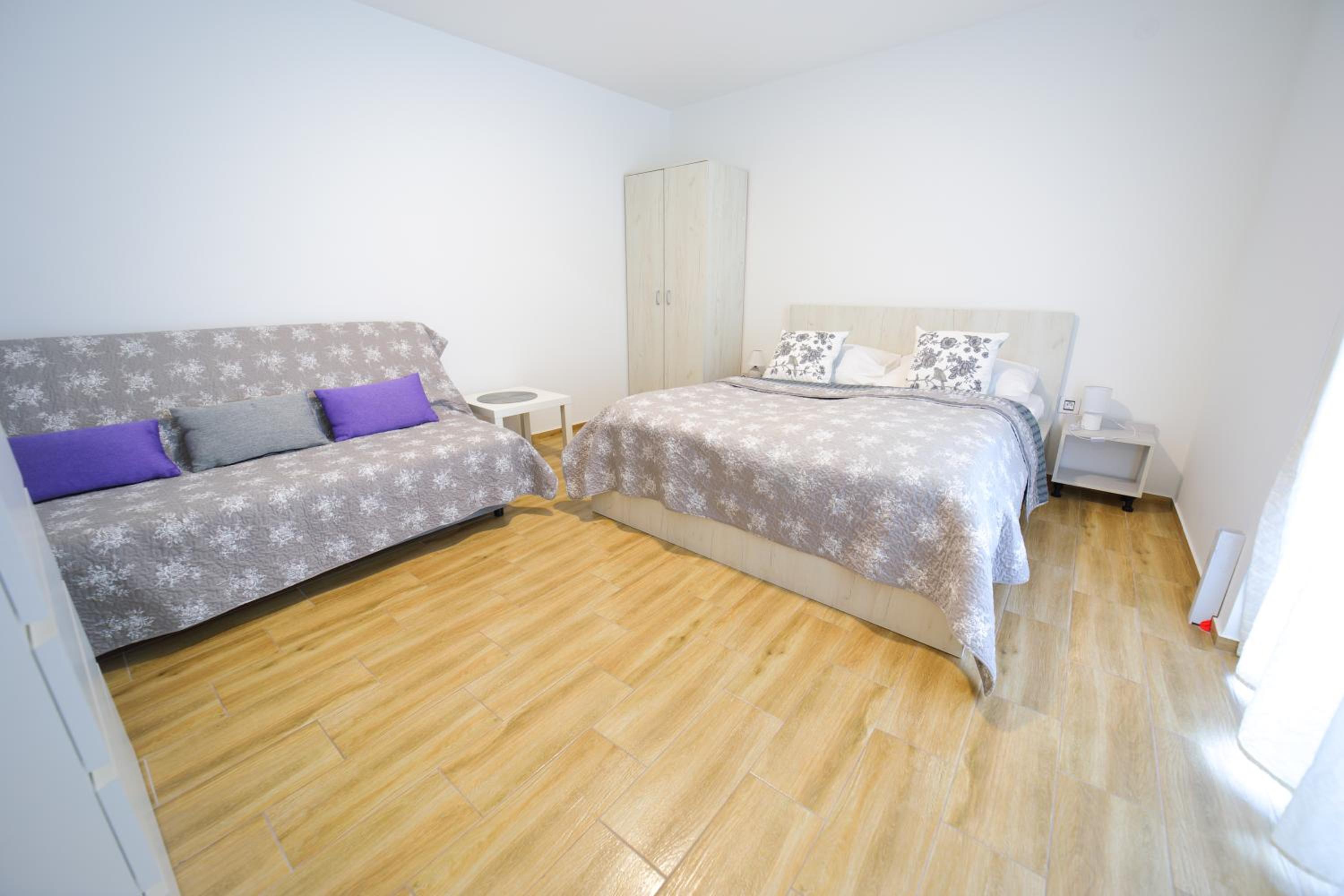 One-Bedroom Apartment photo 2