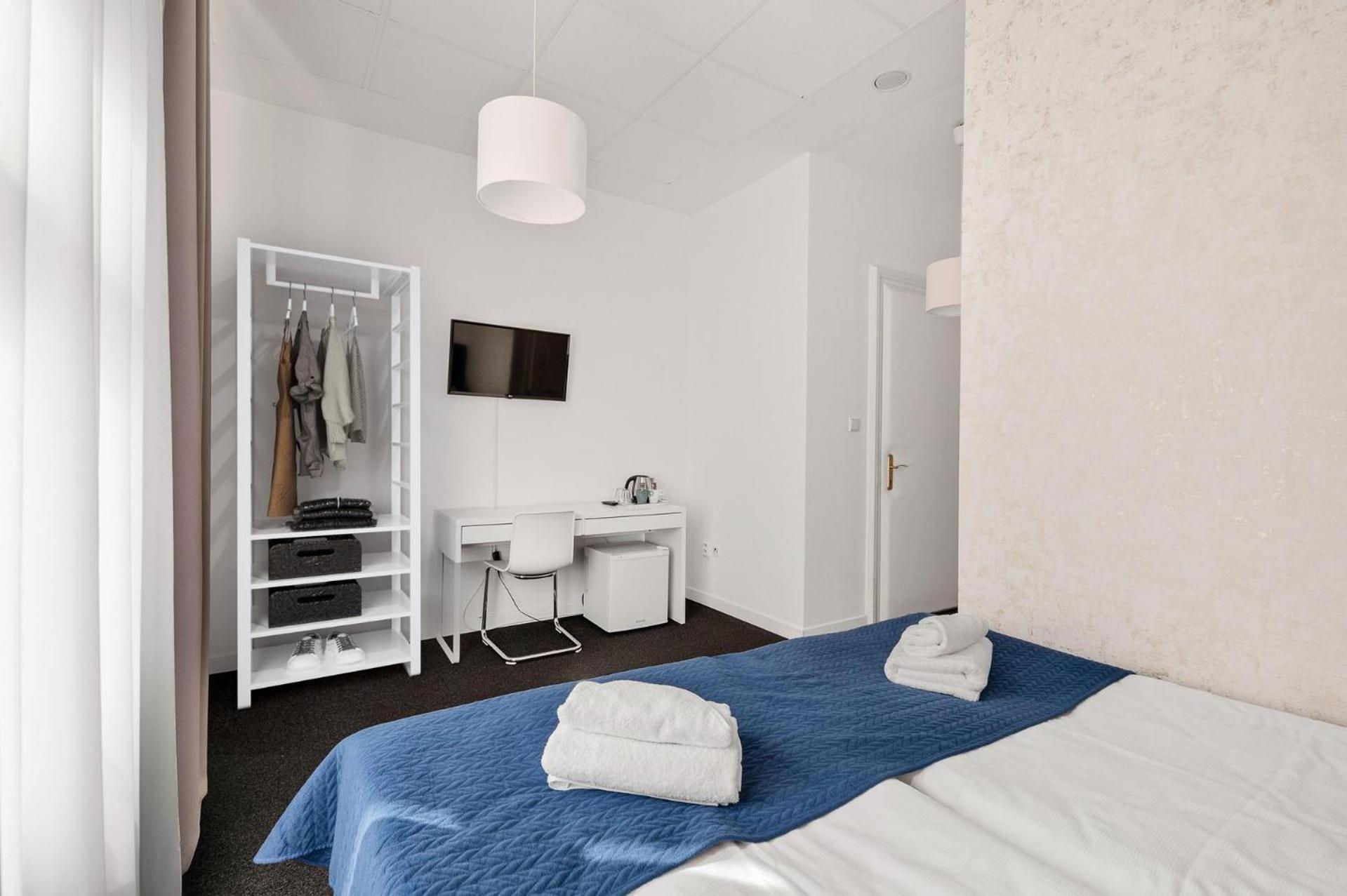 Standard Double Room - Photo 2