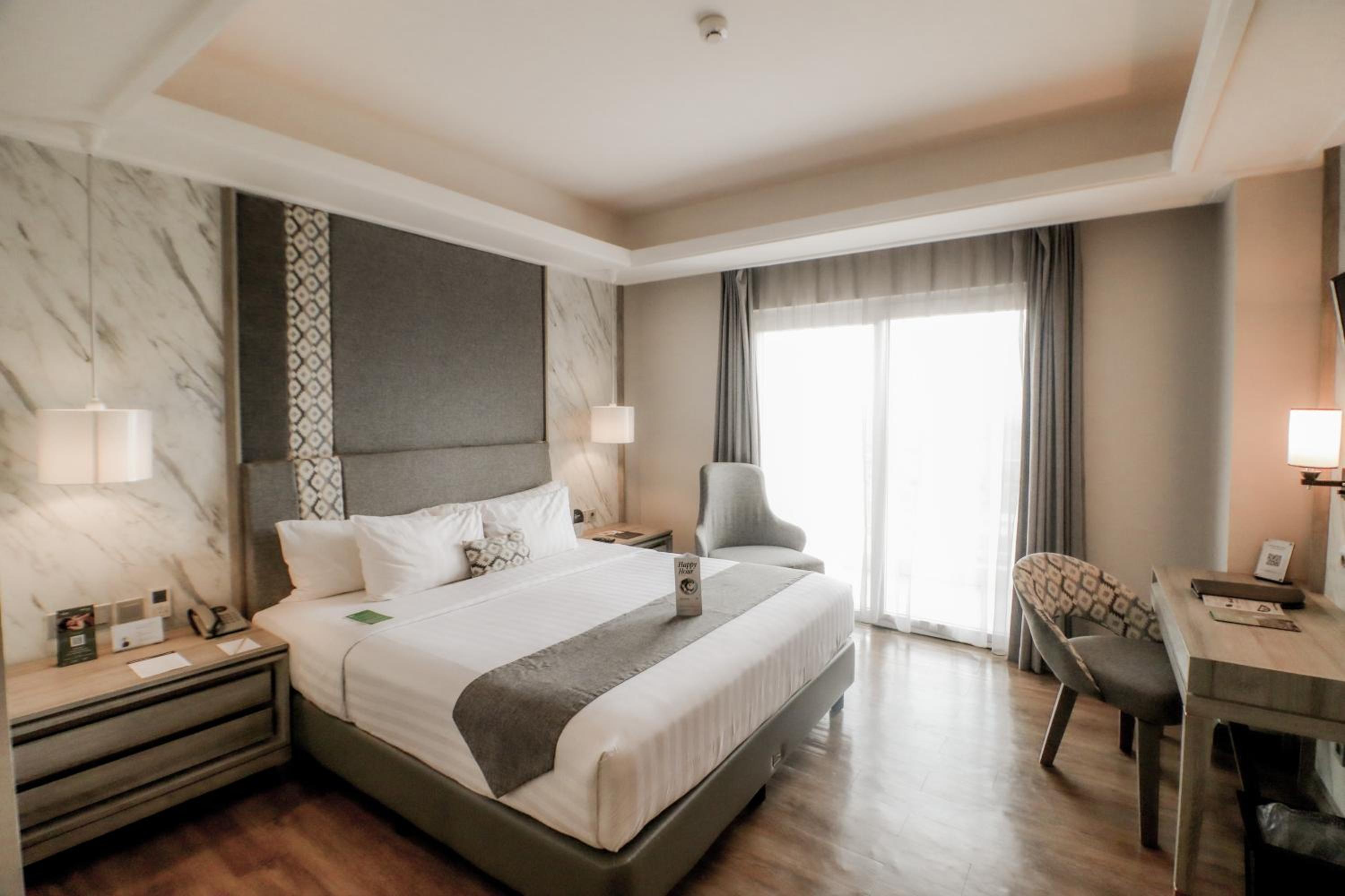 Deluxe King Room - Photo 1