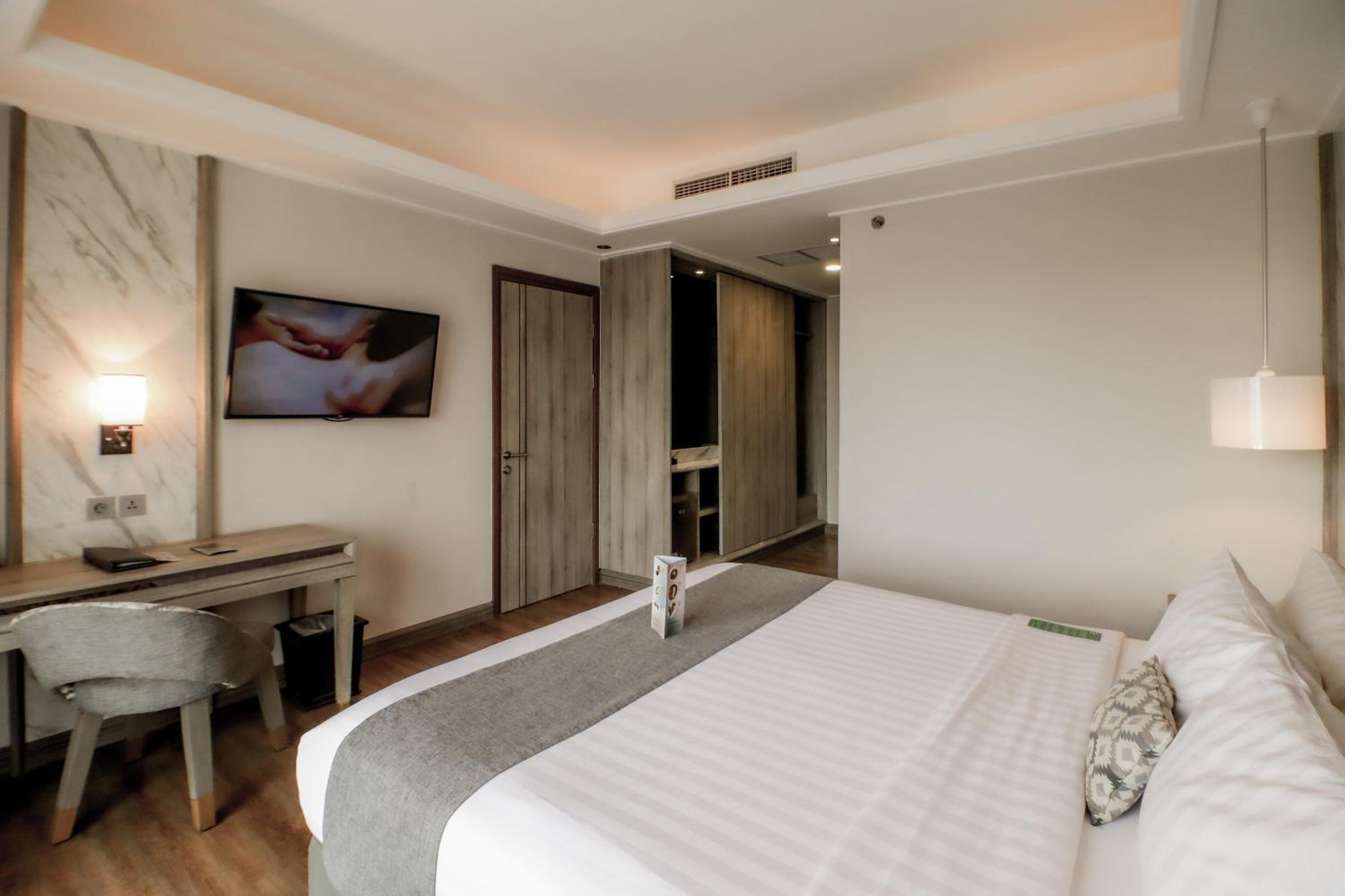 Deluxe King Room - Photo 5