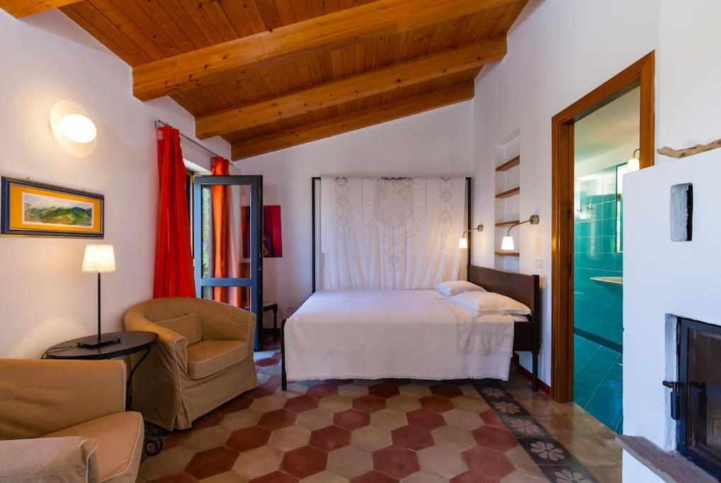 One-Bedroom House photo 1