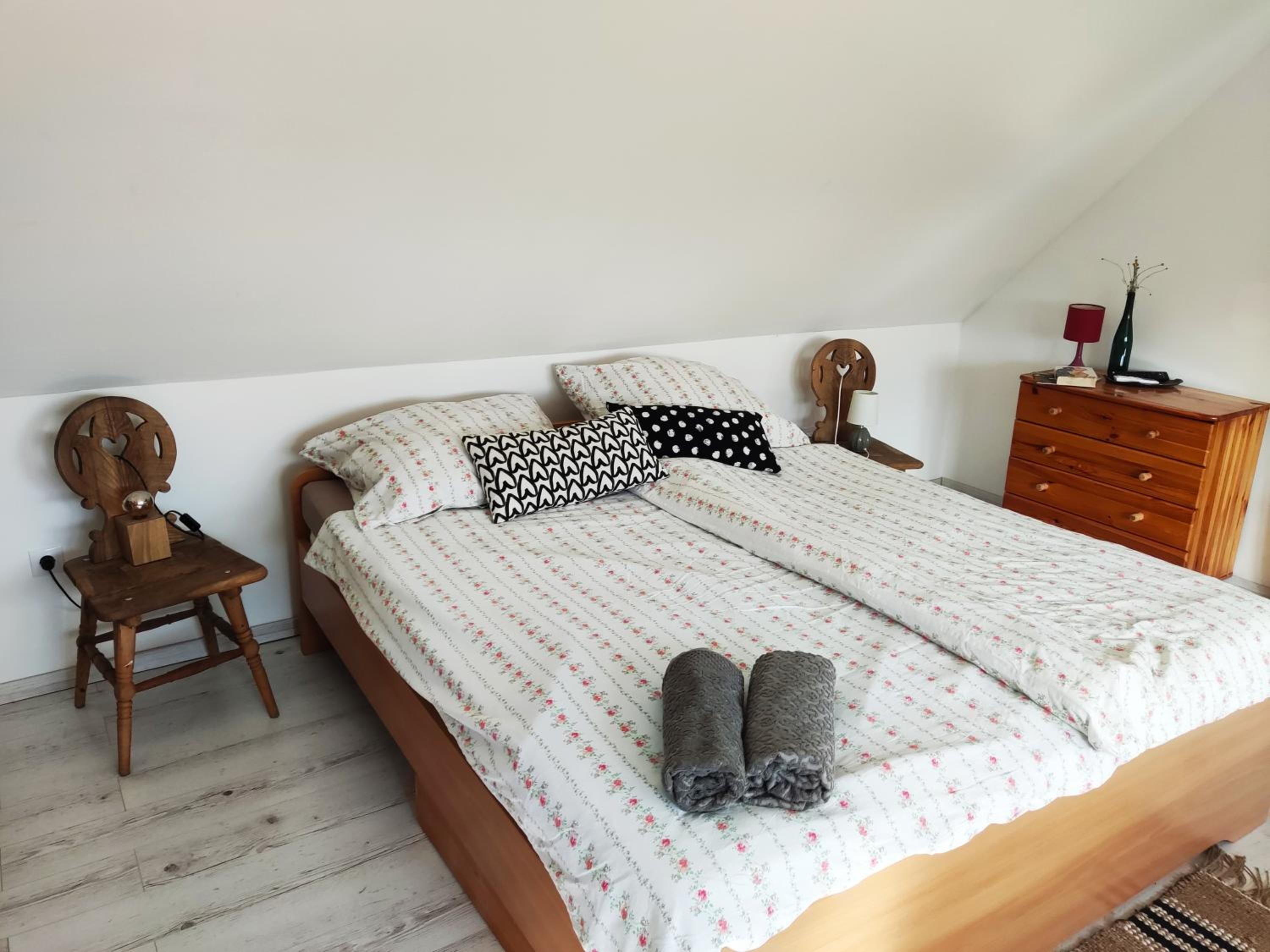 One-Bedroom Apartment - Photo 1