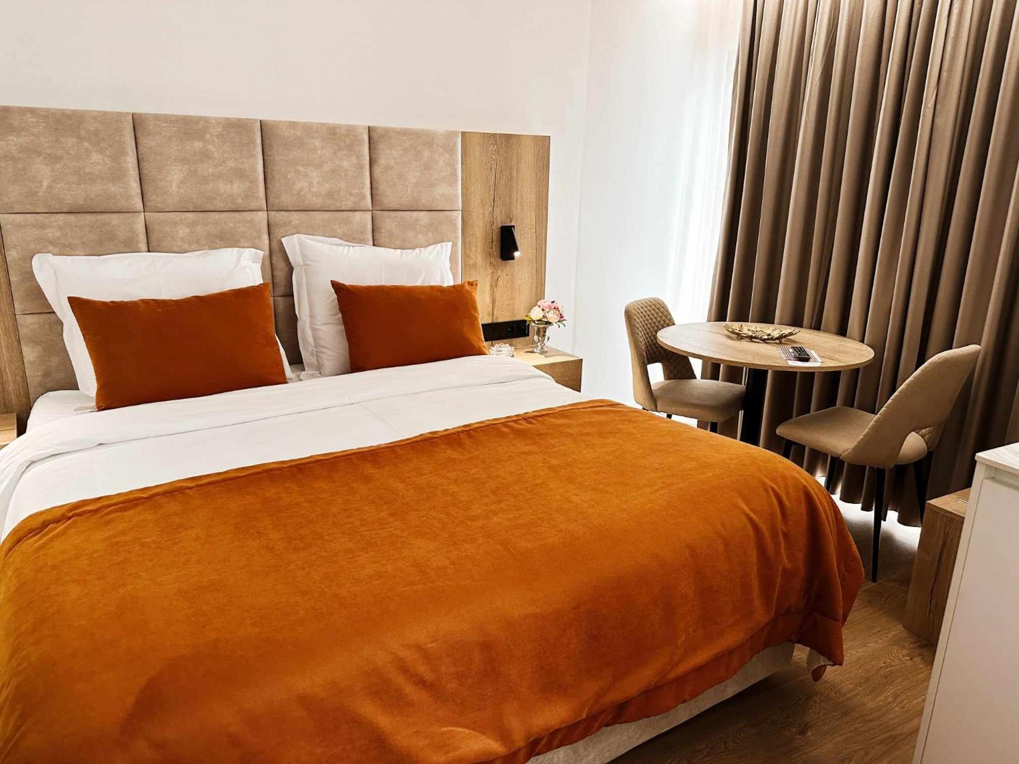 Double Room - Photo 1