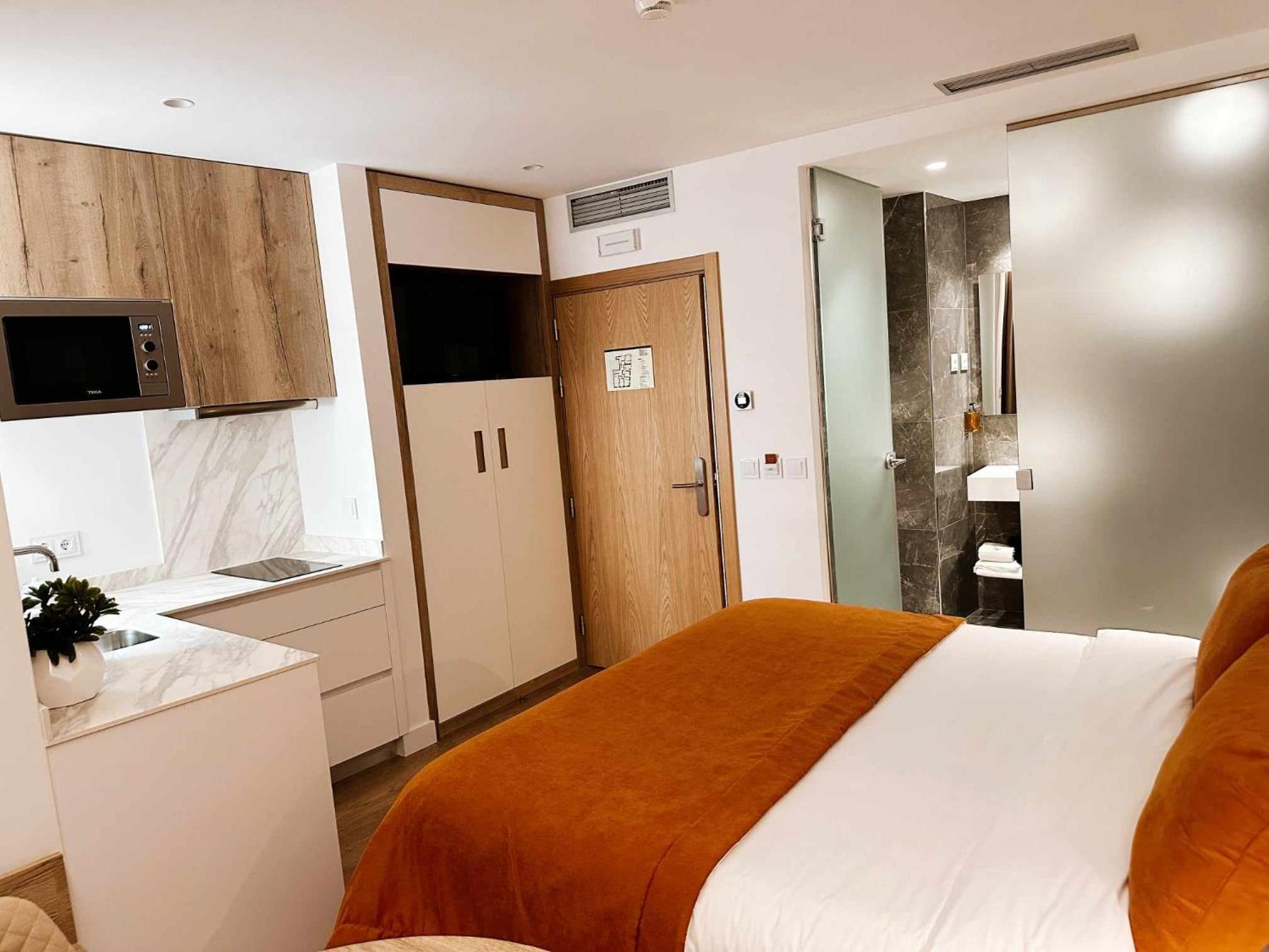 Double Room - Photo 8