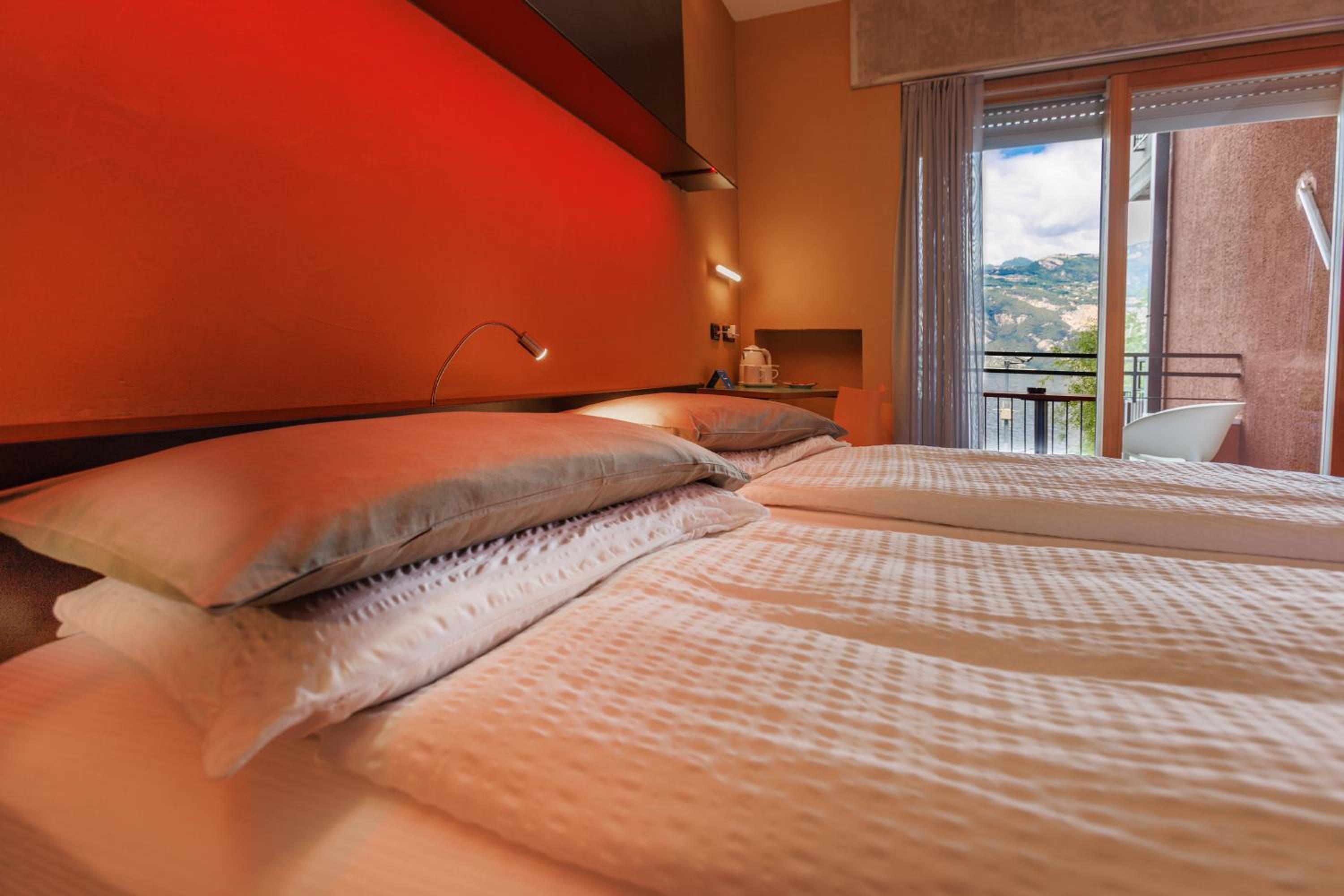 Triple Room Front Lake with Balcony (2 adults  + 1 child)  - Photo 12