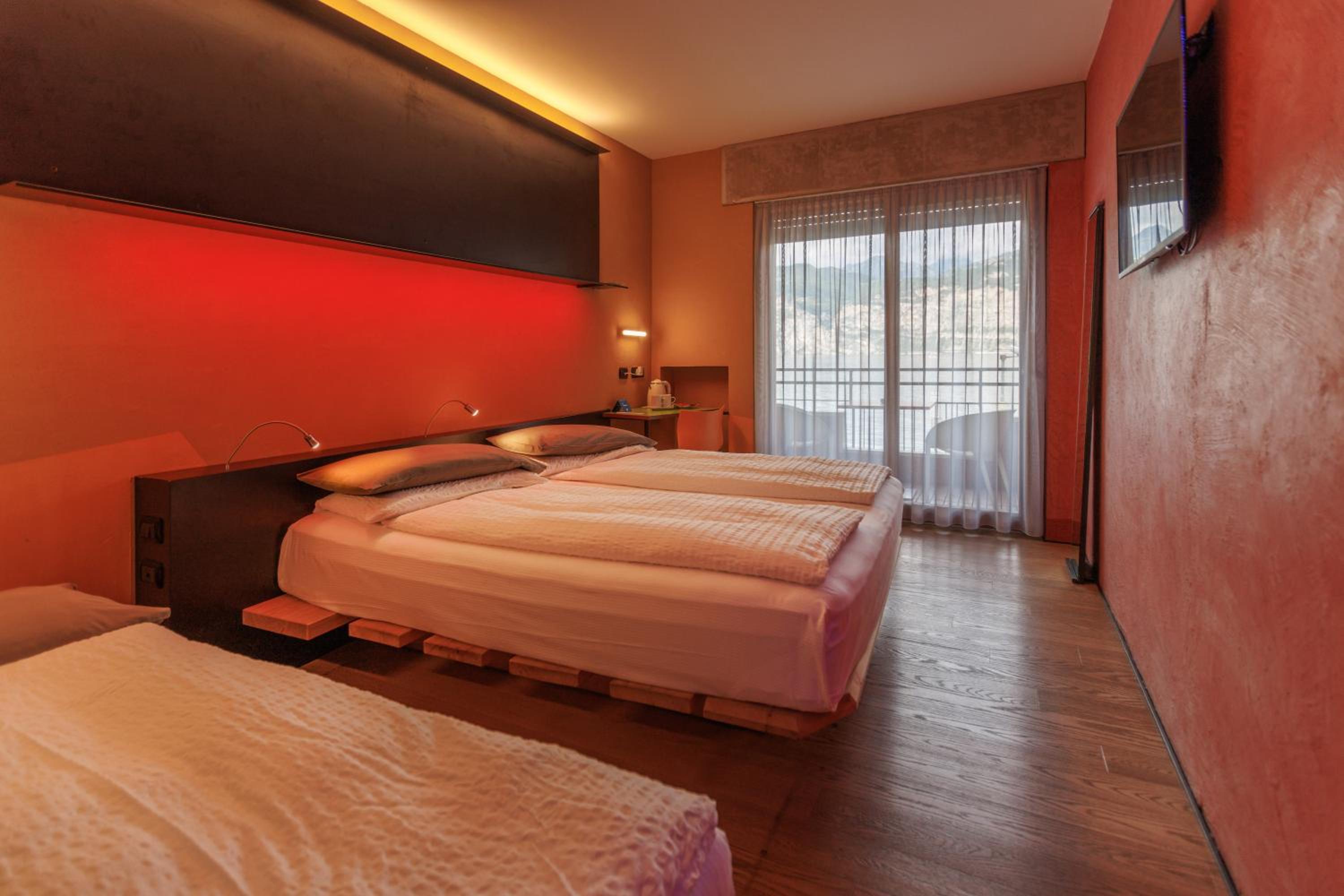 Triple Room Front Lake with Balcony (2 adults  + 1 child)  - Photo 18