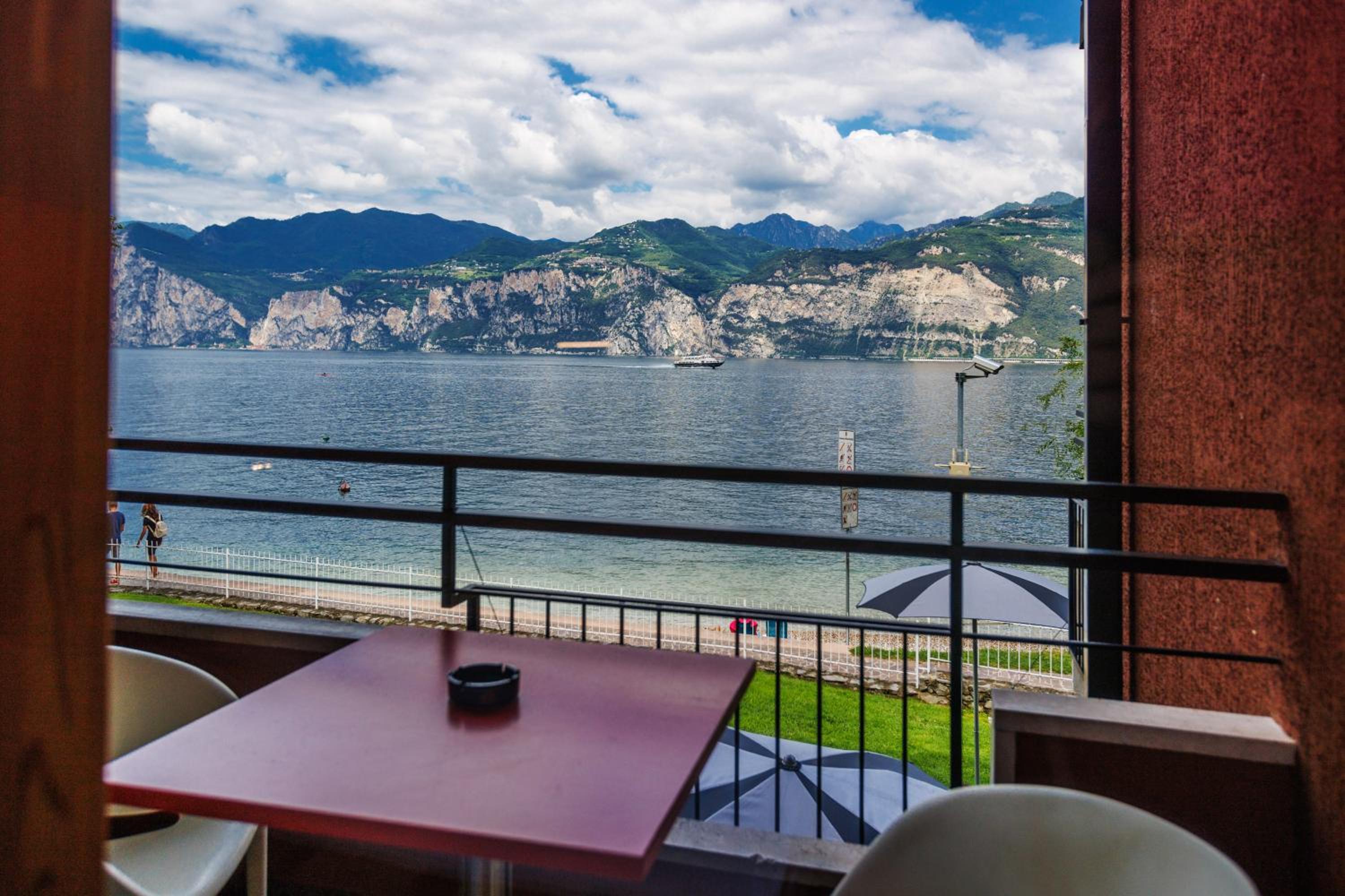 Triple Room Front Lake with Balcony (2 adults  + 1 child)  - Photo 3