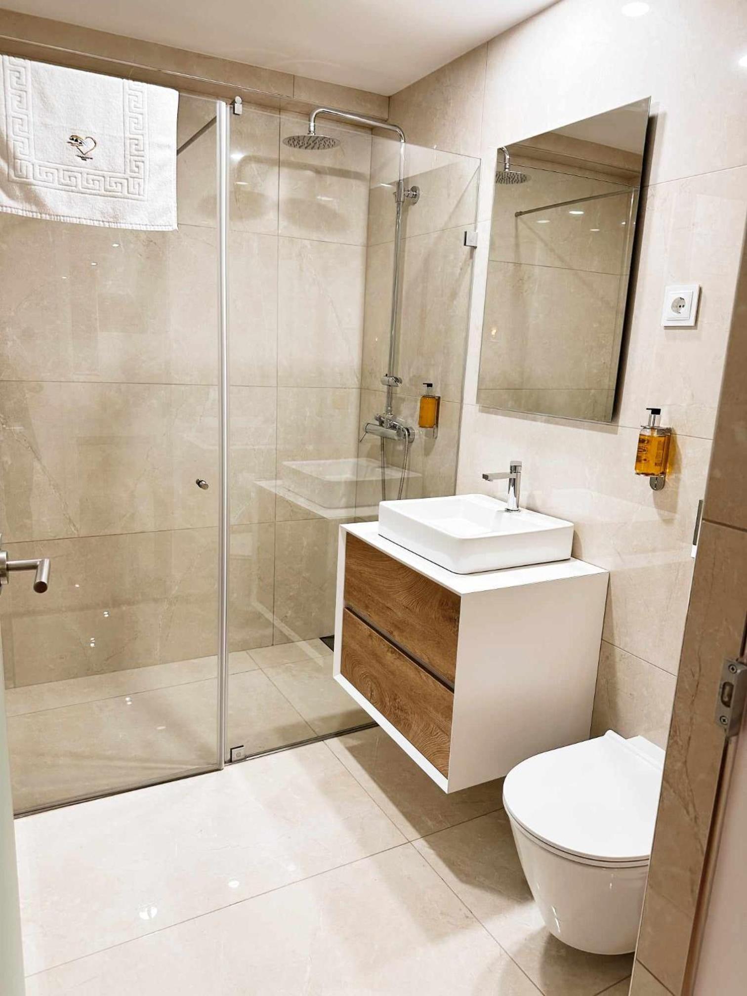 Suite with Terrace - Photo 14