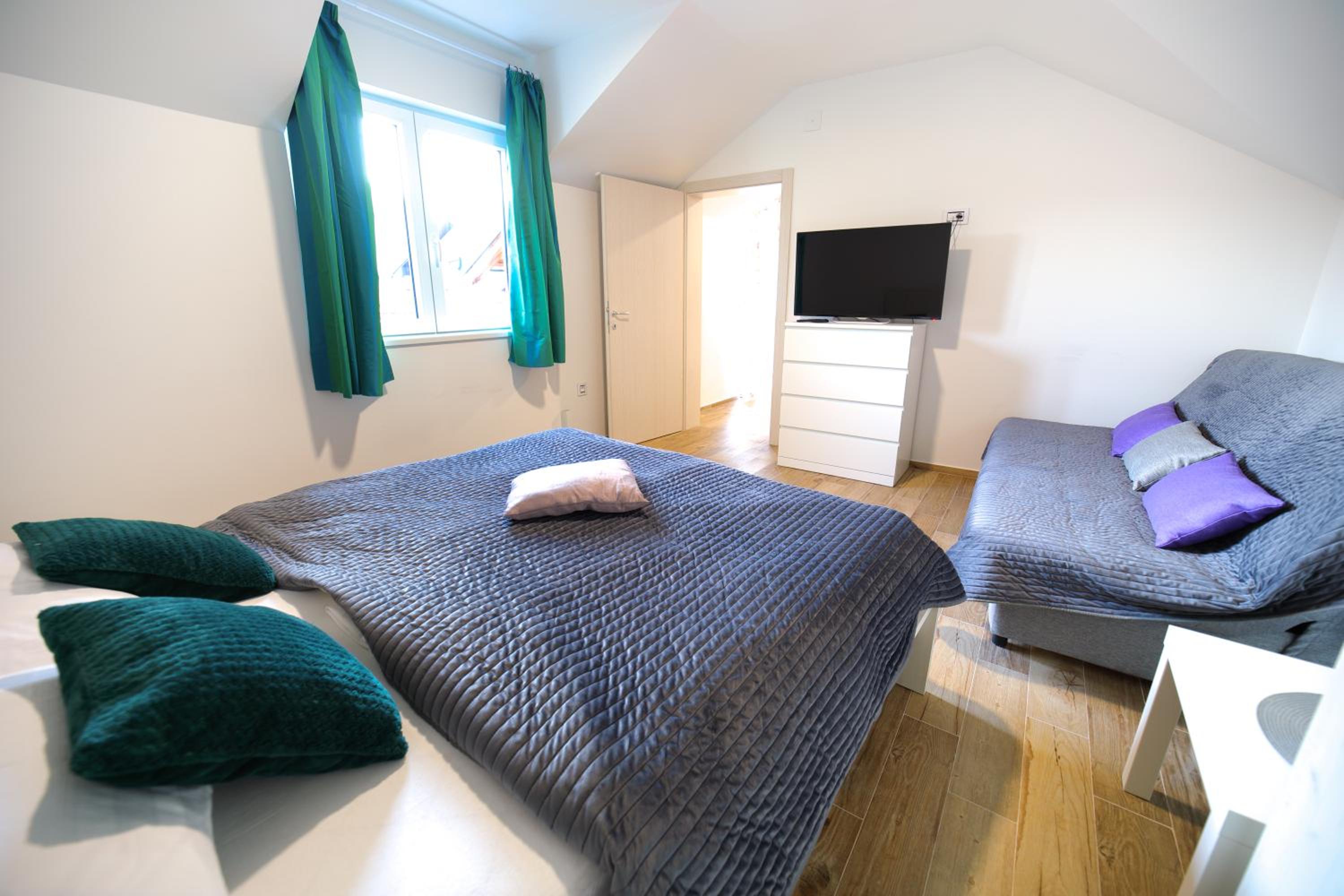 One-Bedroom Apartment photo 2