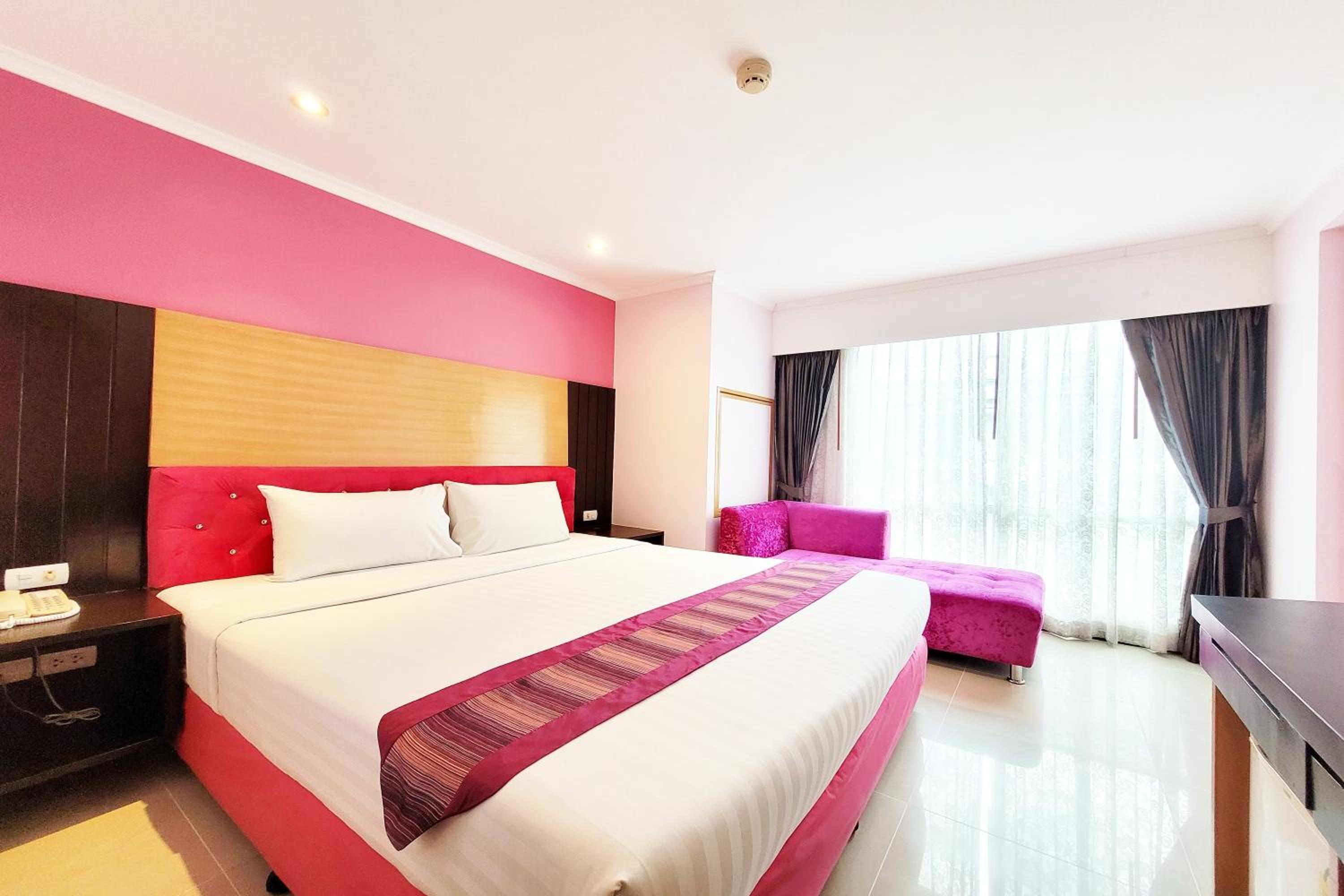 Deluxe Double Room with Bathtub