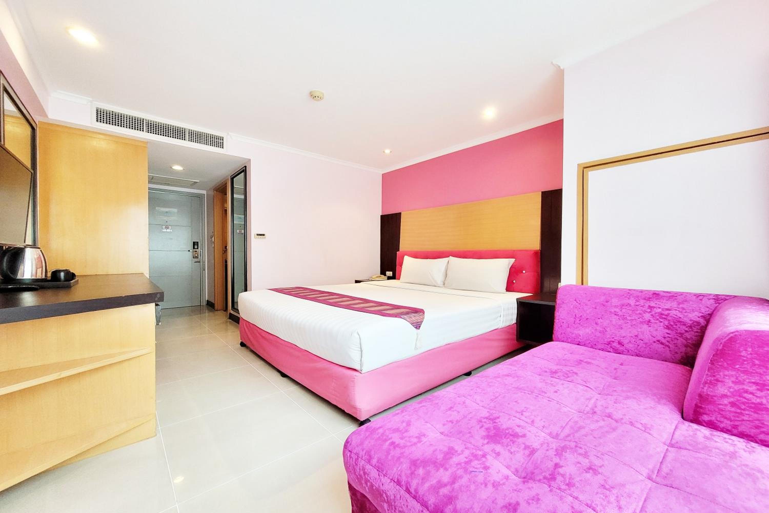 Deluxe Double Room with Bathtub photo 2