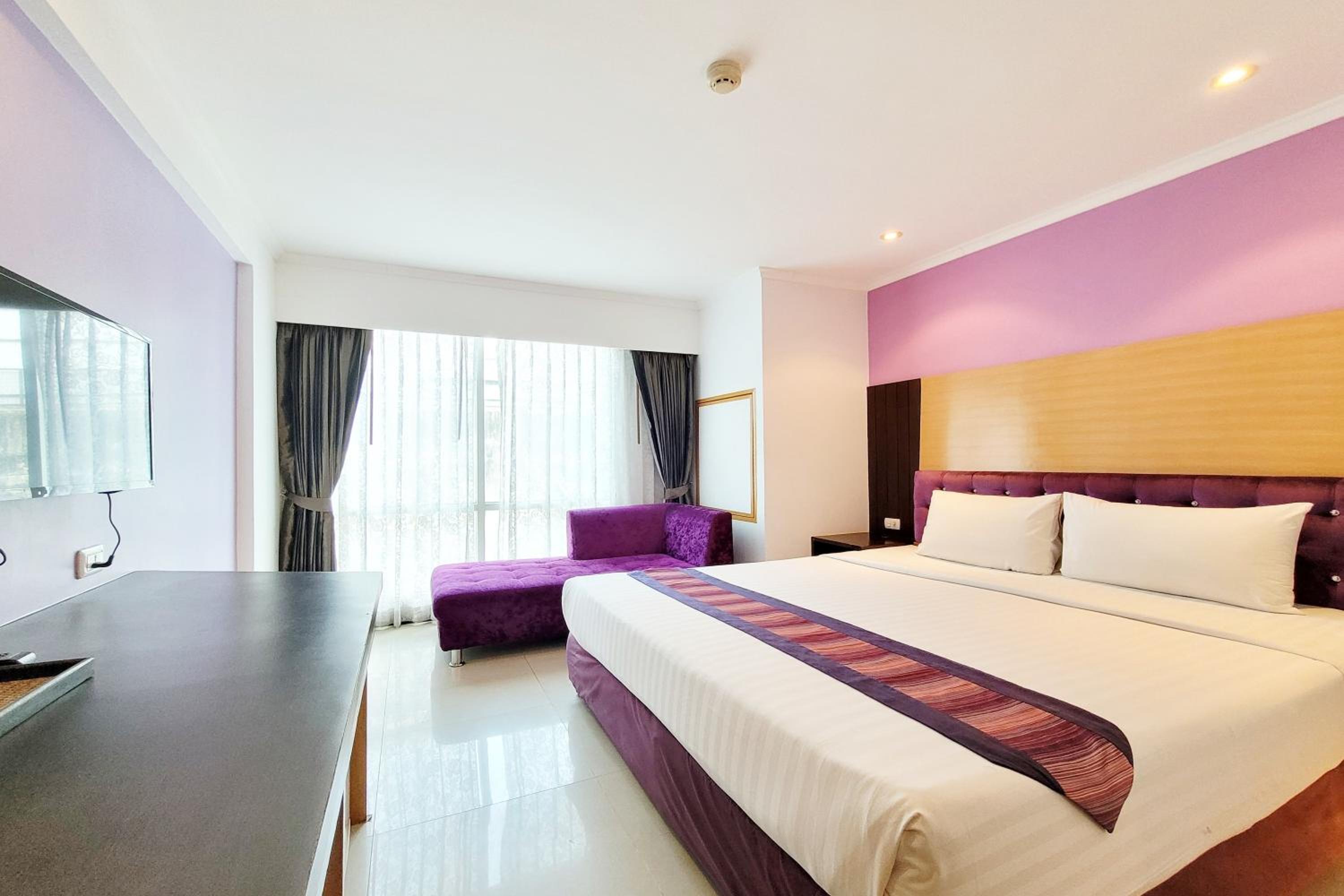 Deluxe Double Room with Bathtub photo 2