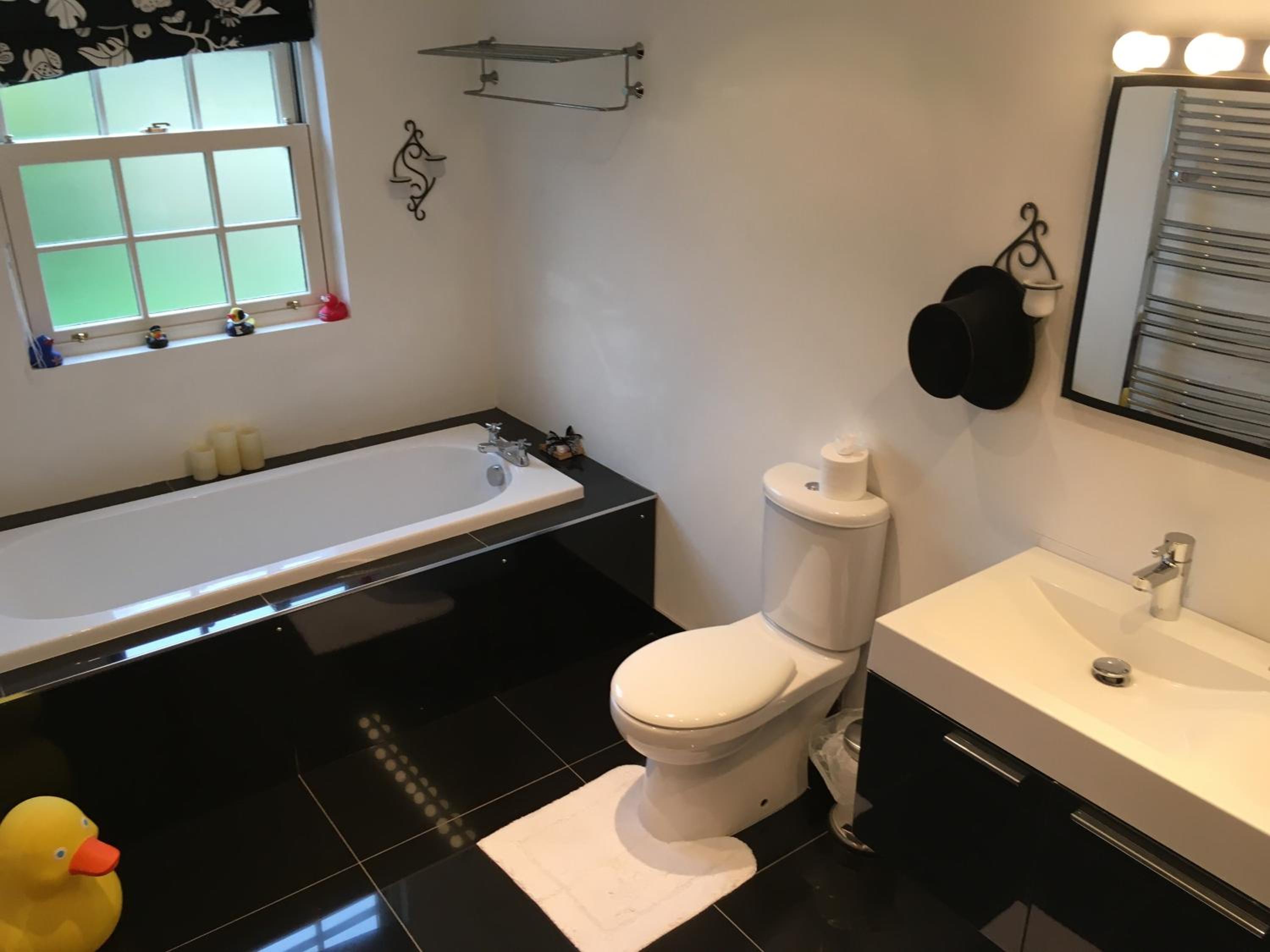 Small Double Room with External Private Bathroom photo 2