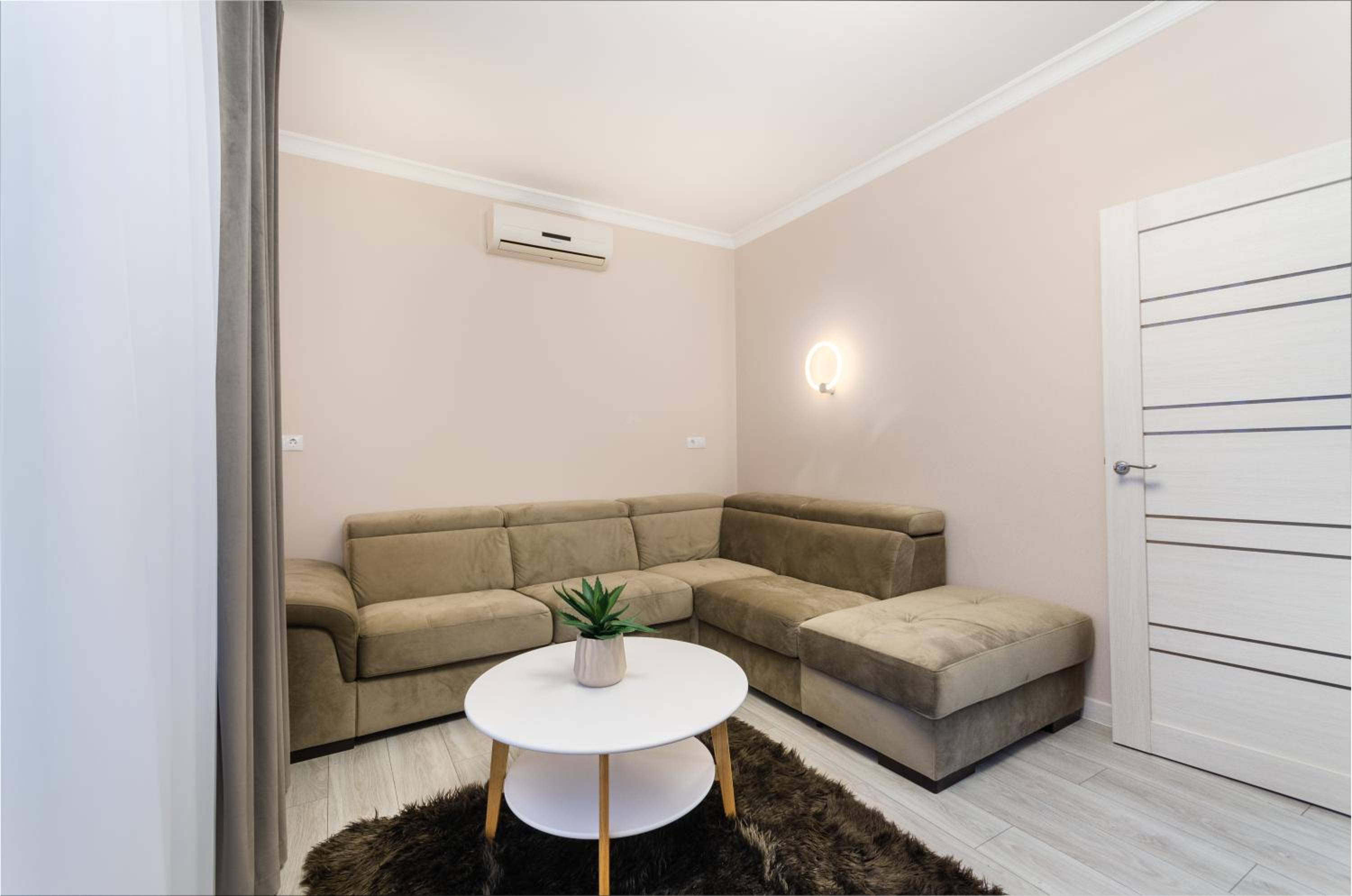 One-Bedroom Apartment photo 3
