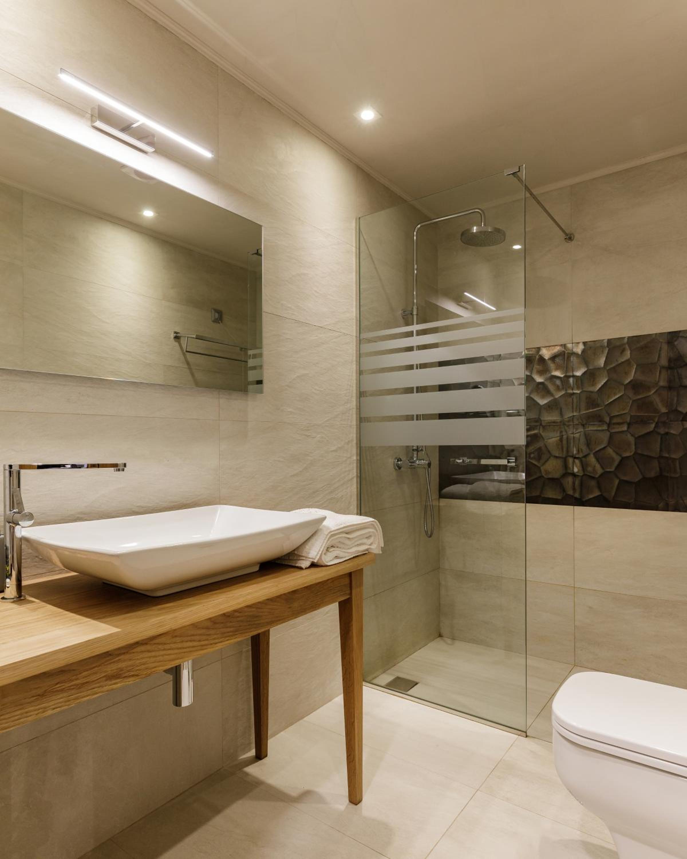 Deluxe Suite with Sea View - Photo 2