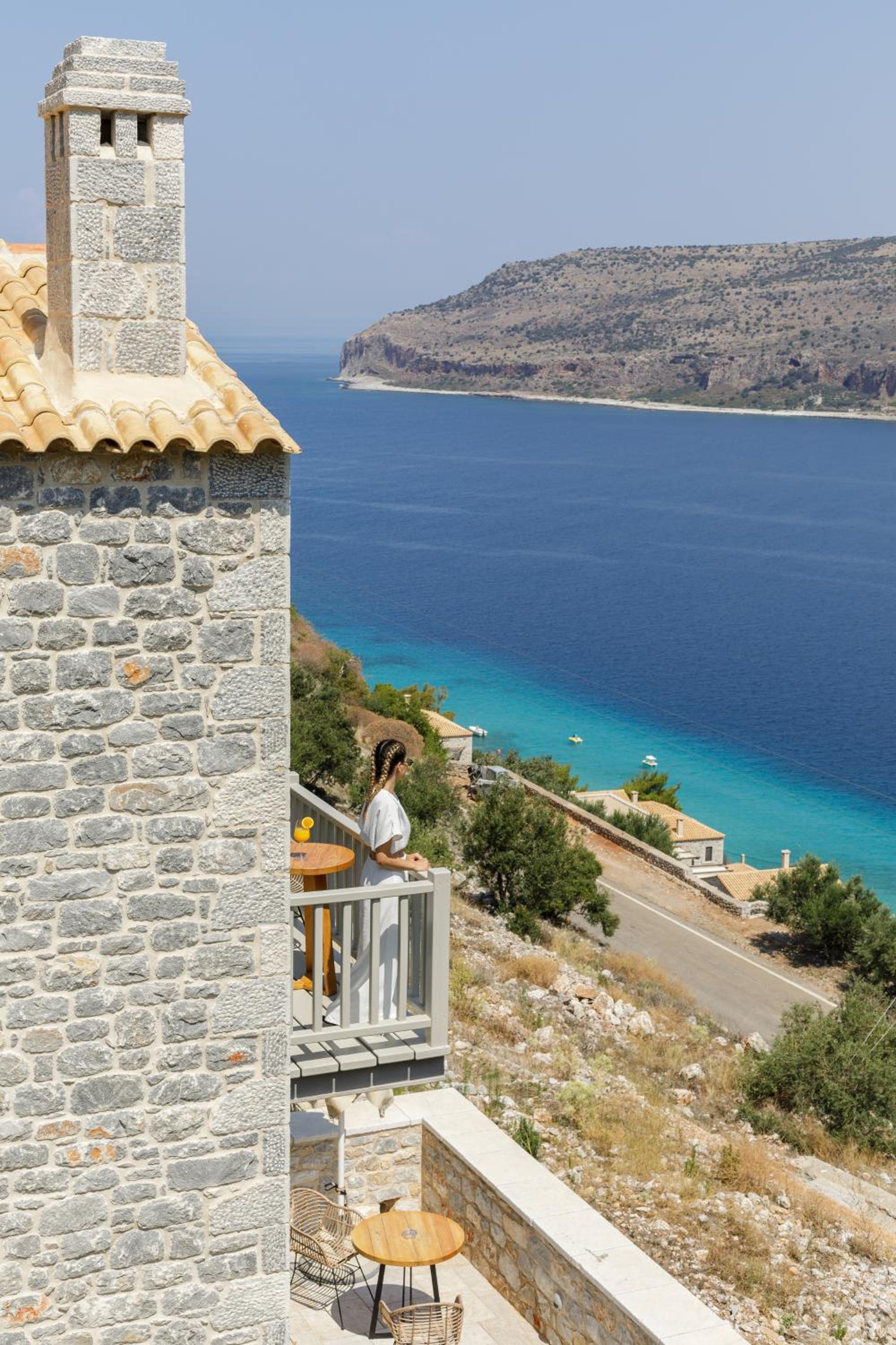 Deluxe Suite with Sea View - Photo 12