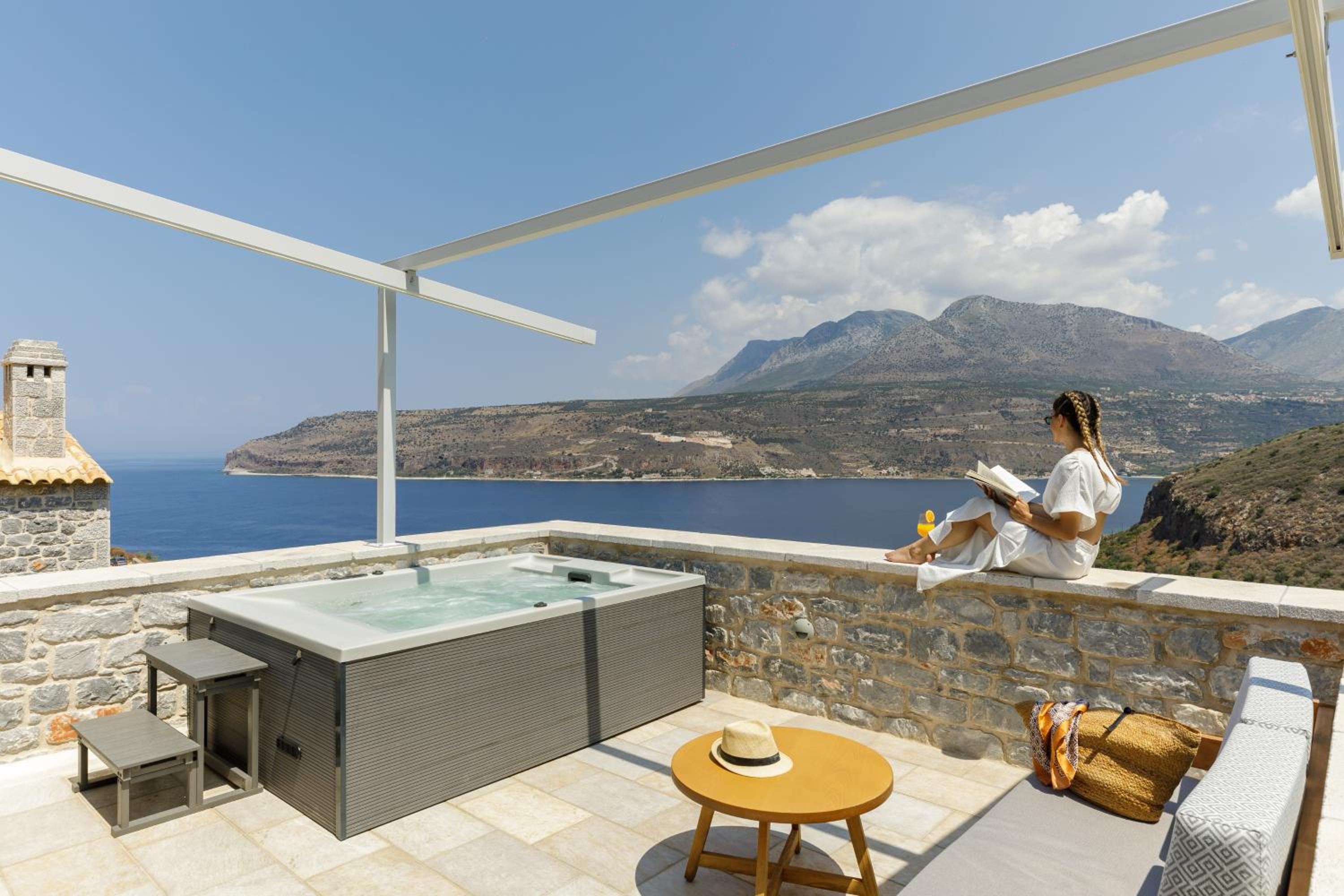 Deluxe Suite with Spa Bath - Photo 24