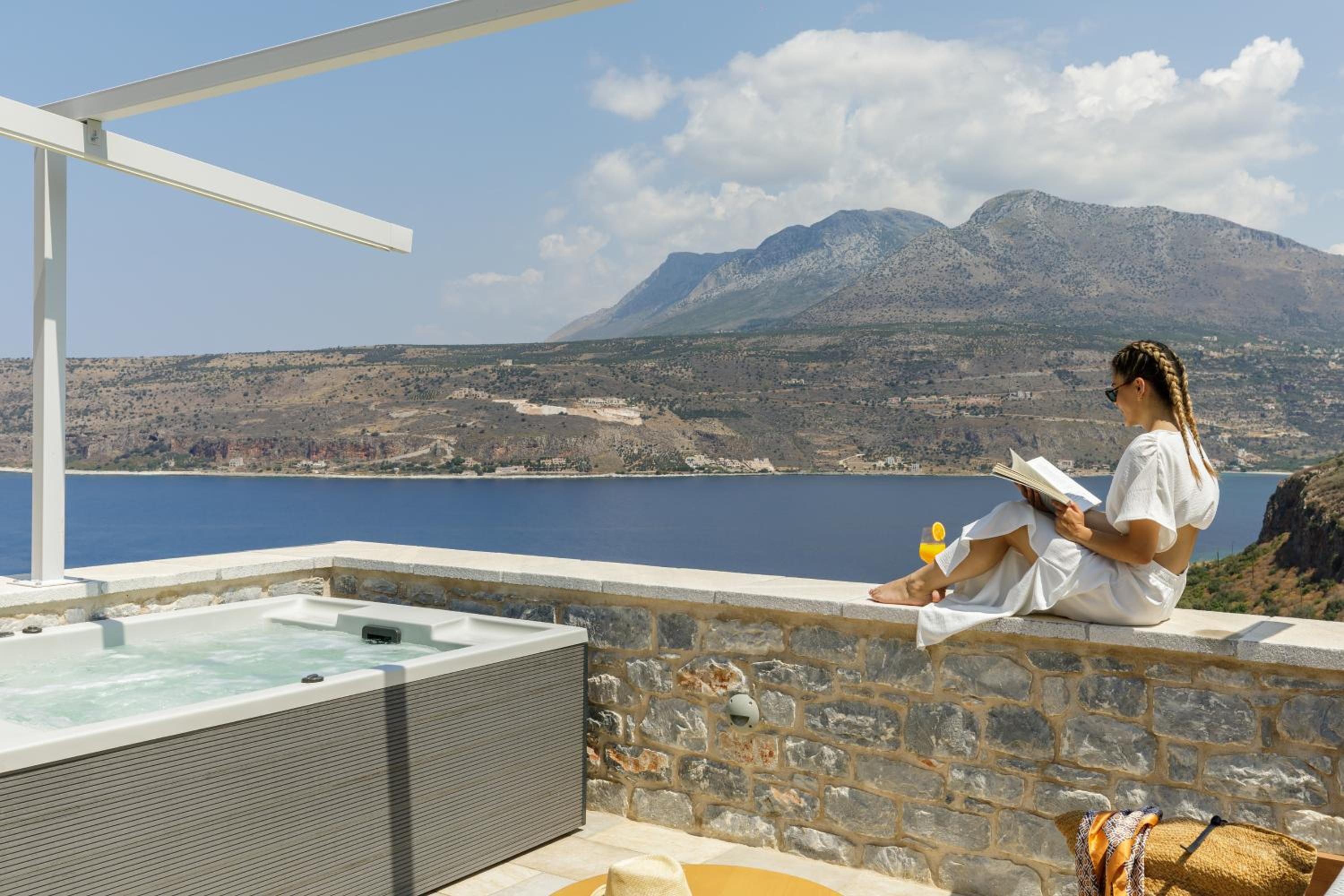 Deluxe Suite with Spa Bath - Photo 13