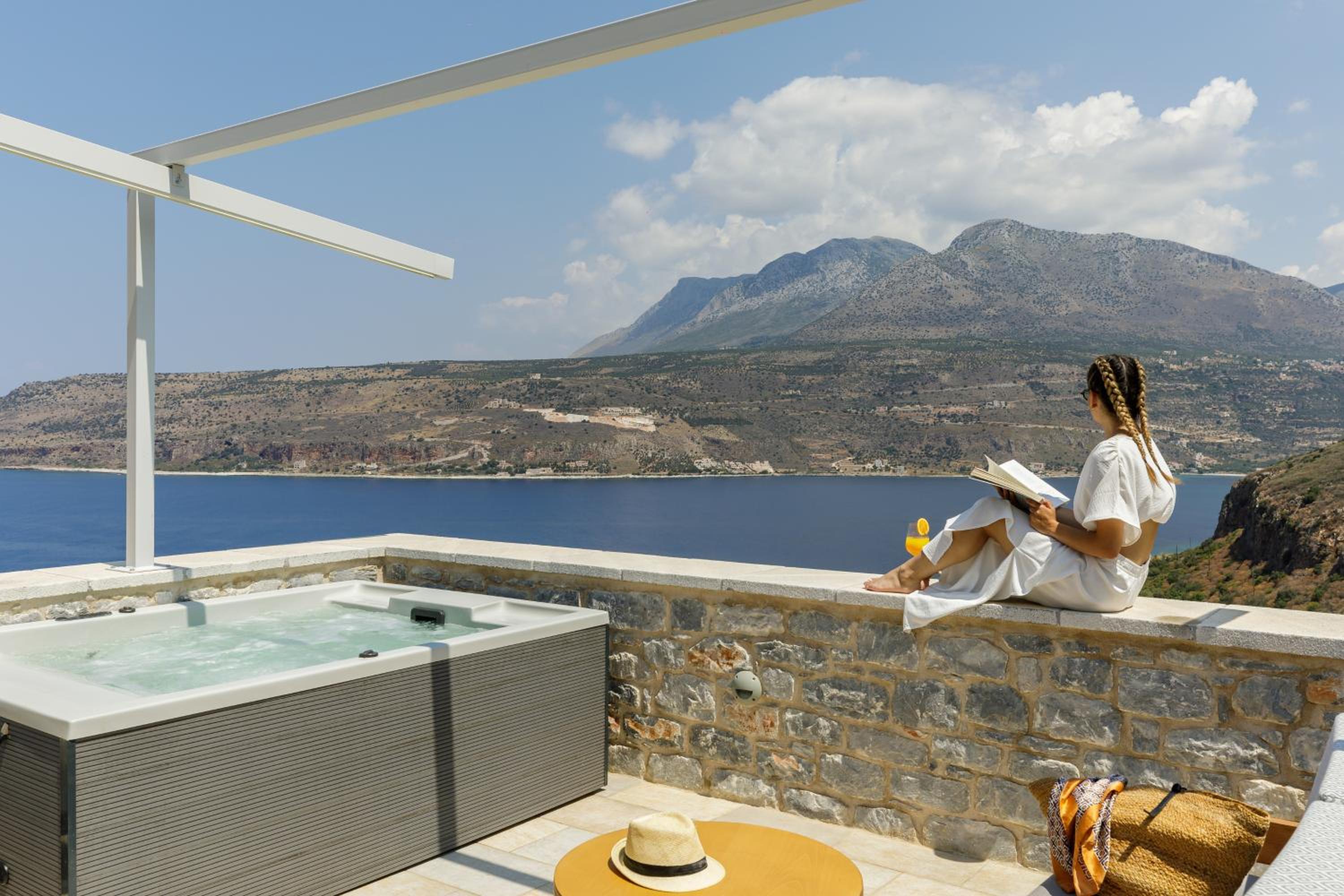 Deluxe Suite with Spa Bath - Photo 25