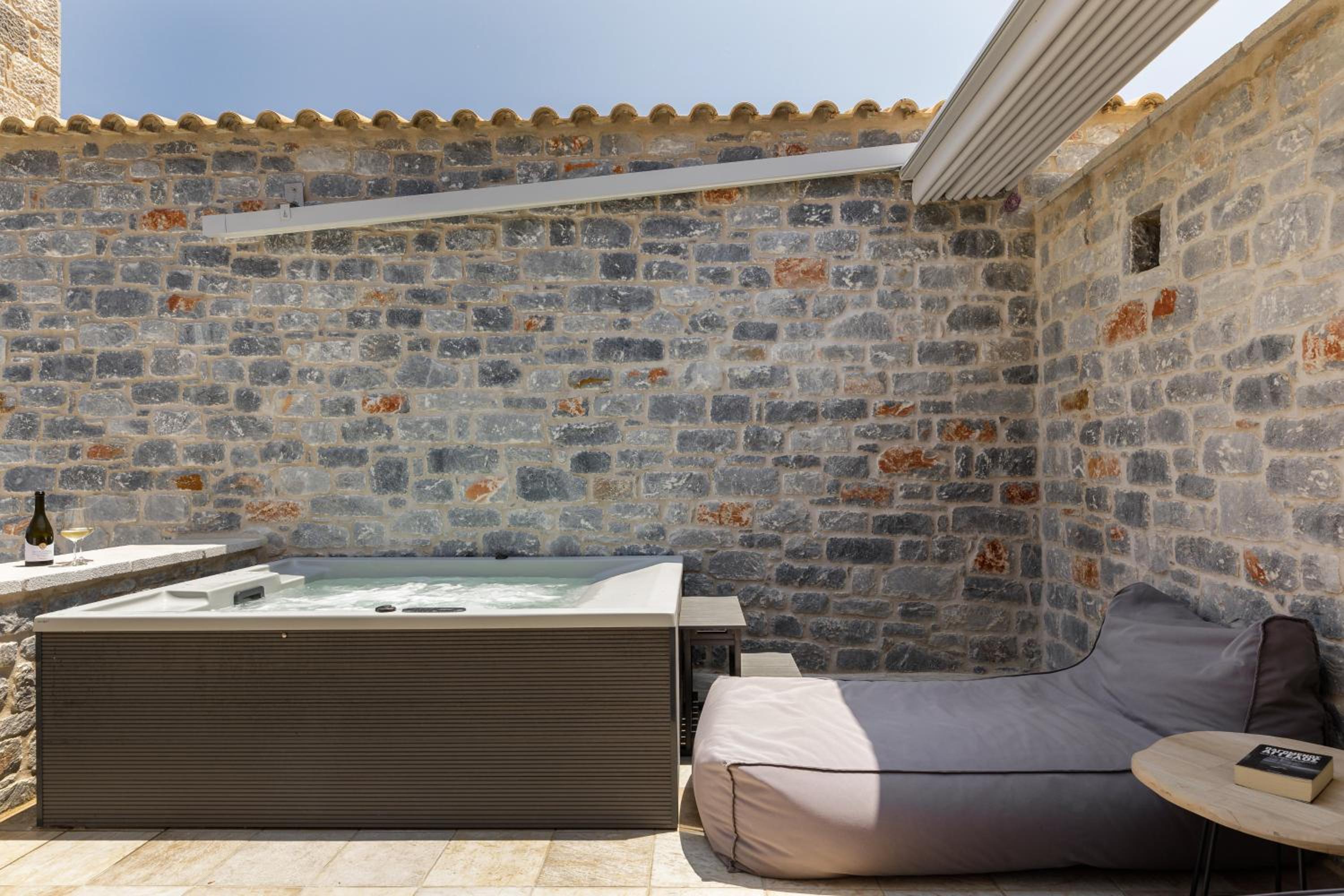 Deluxe Suite with Spa Bath - Photo 7