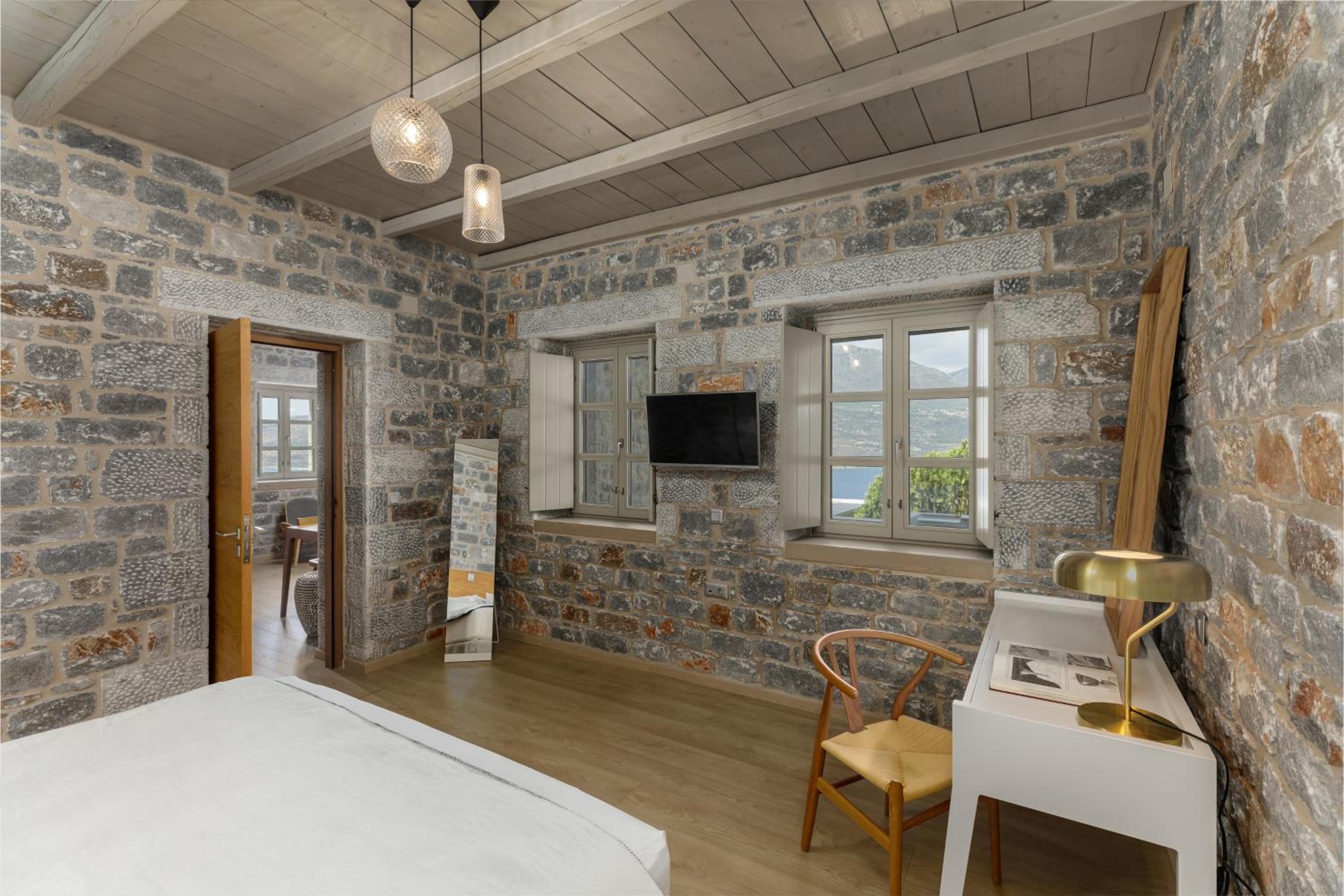 King Suite with Spa Bath - Photo 9