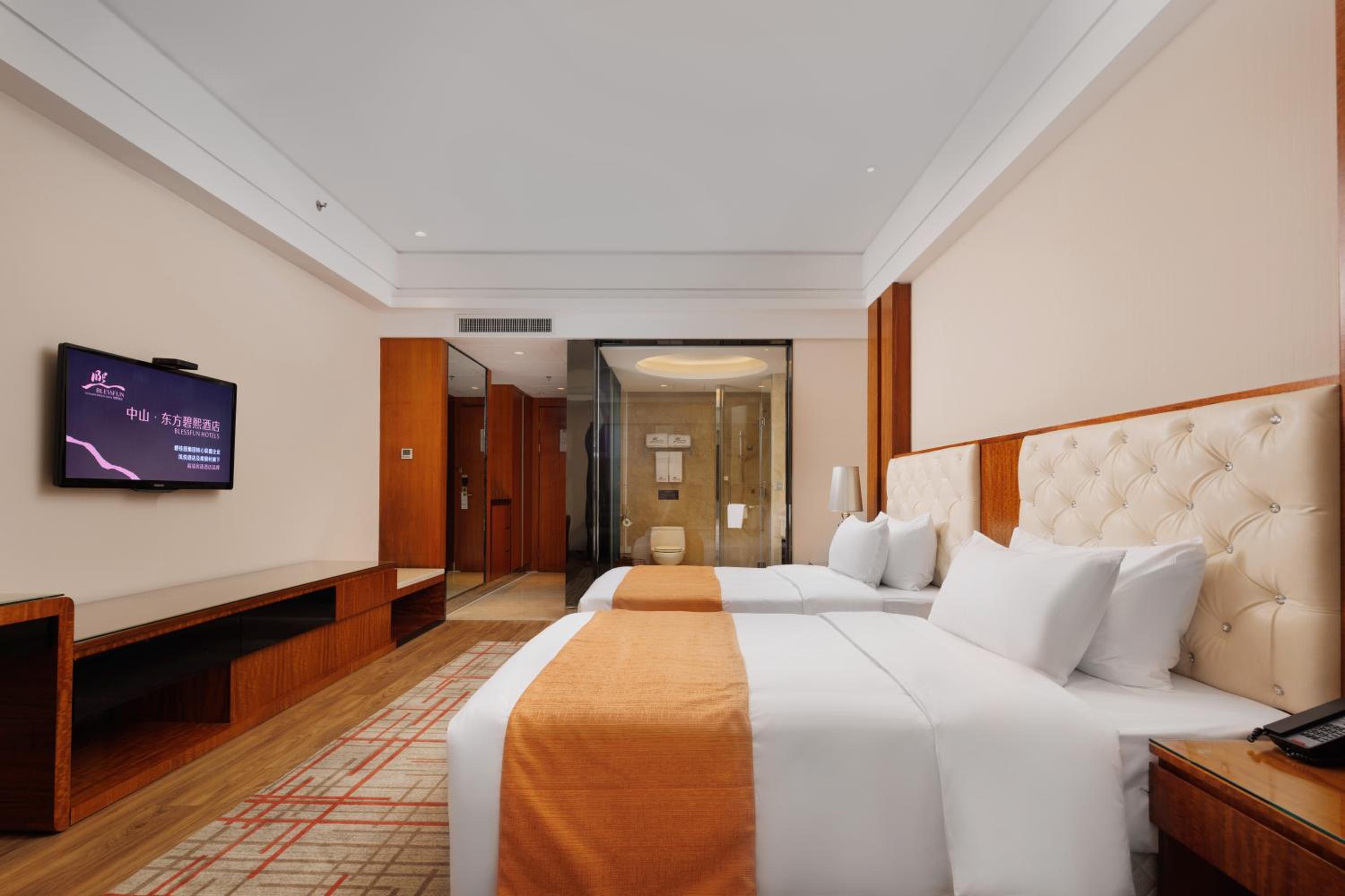Elegant City View Twin Room photo 3