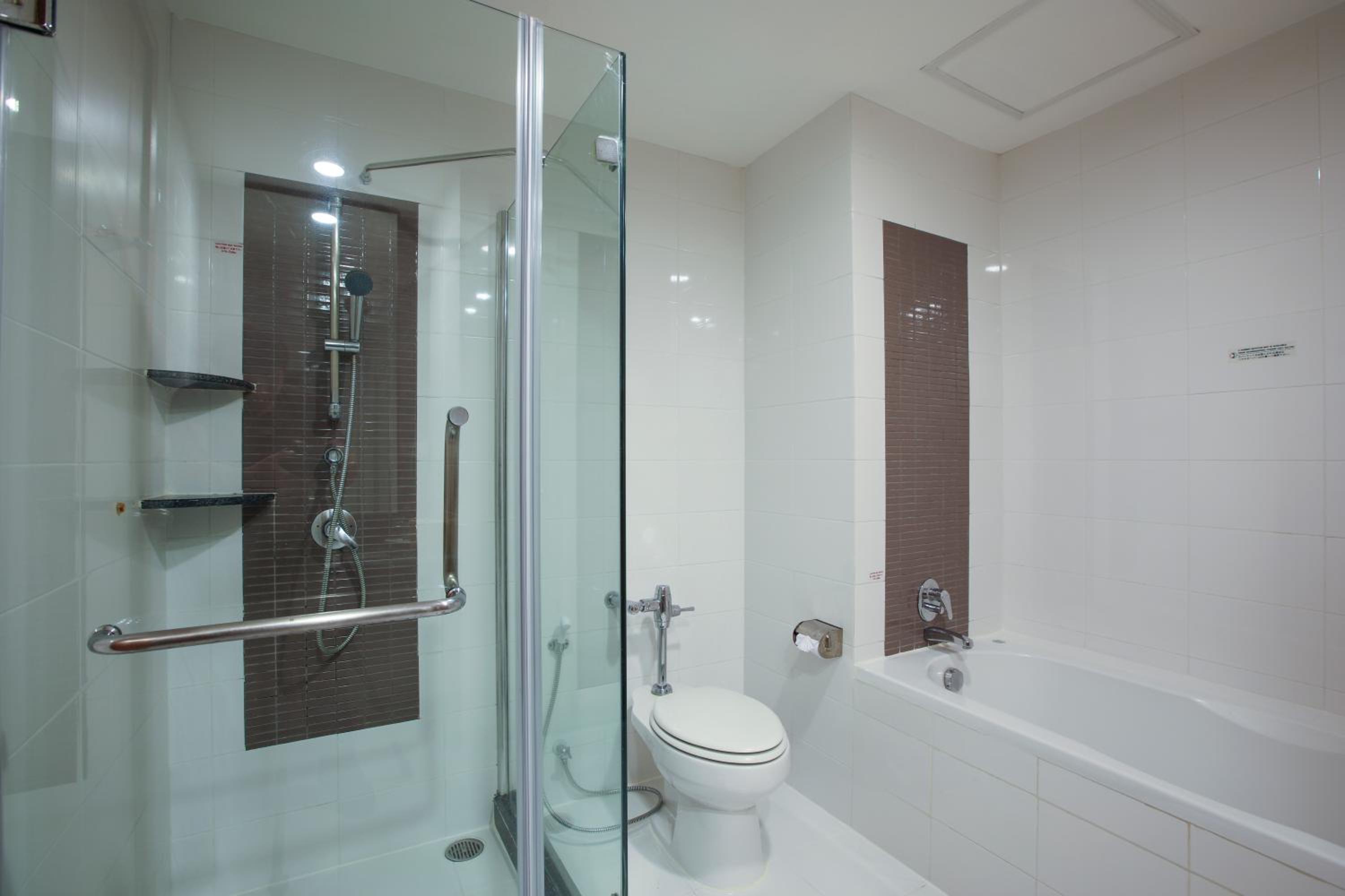 One-Bedroom Suite - Photo 10