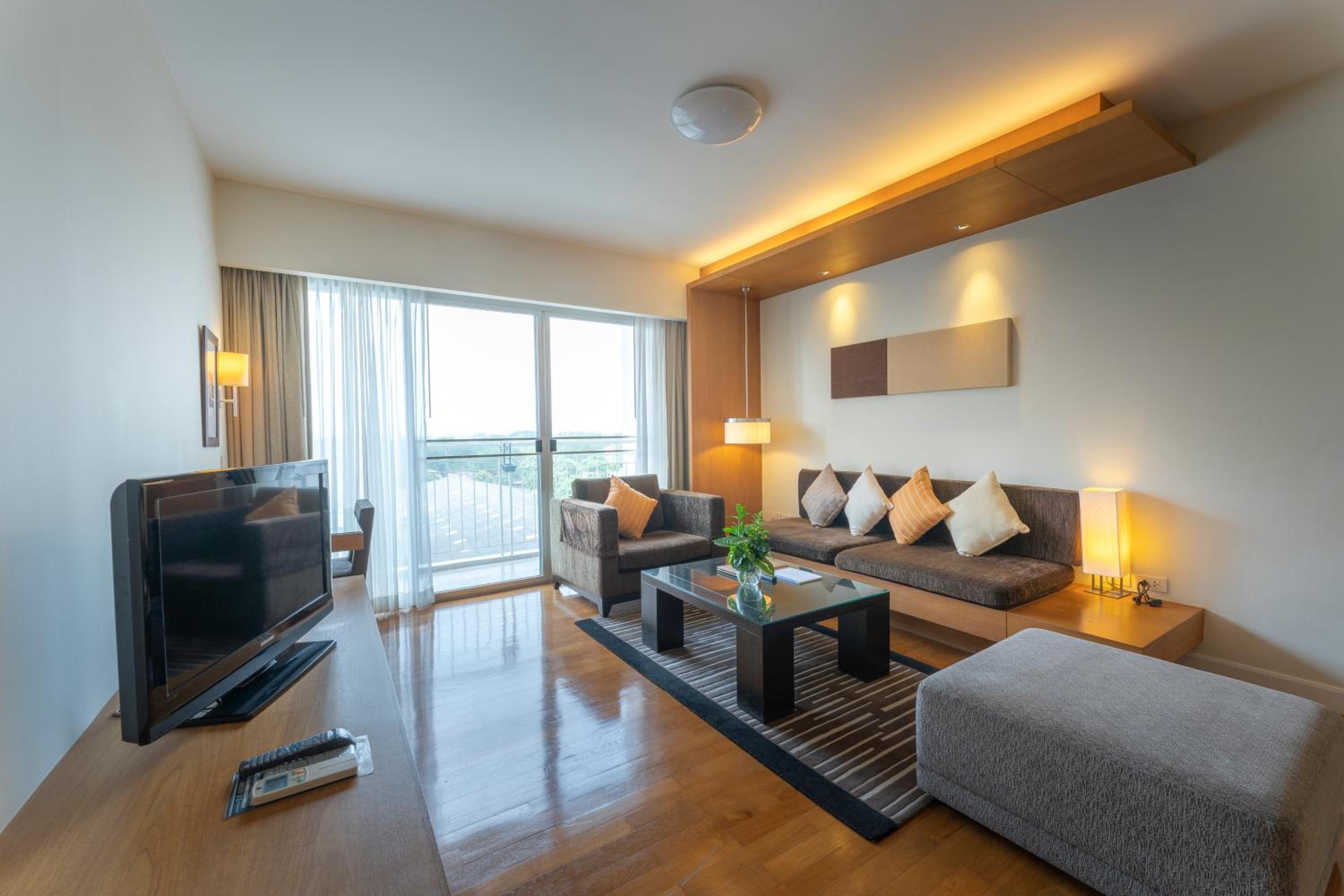 One-Bedroom Suite - Photo 9