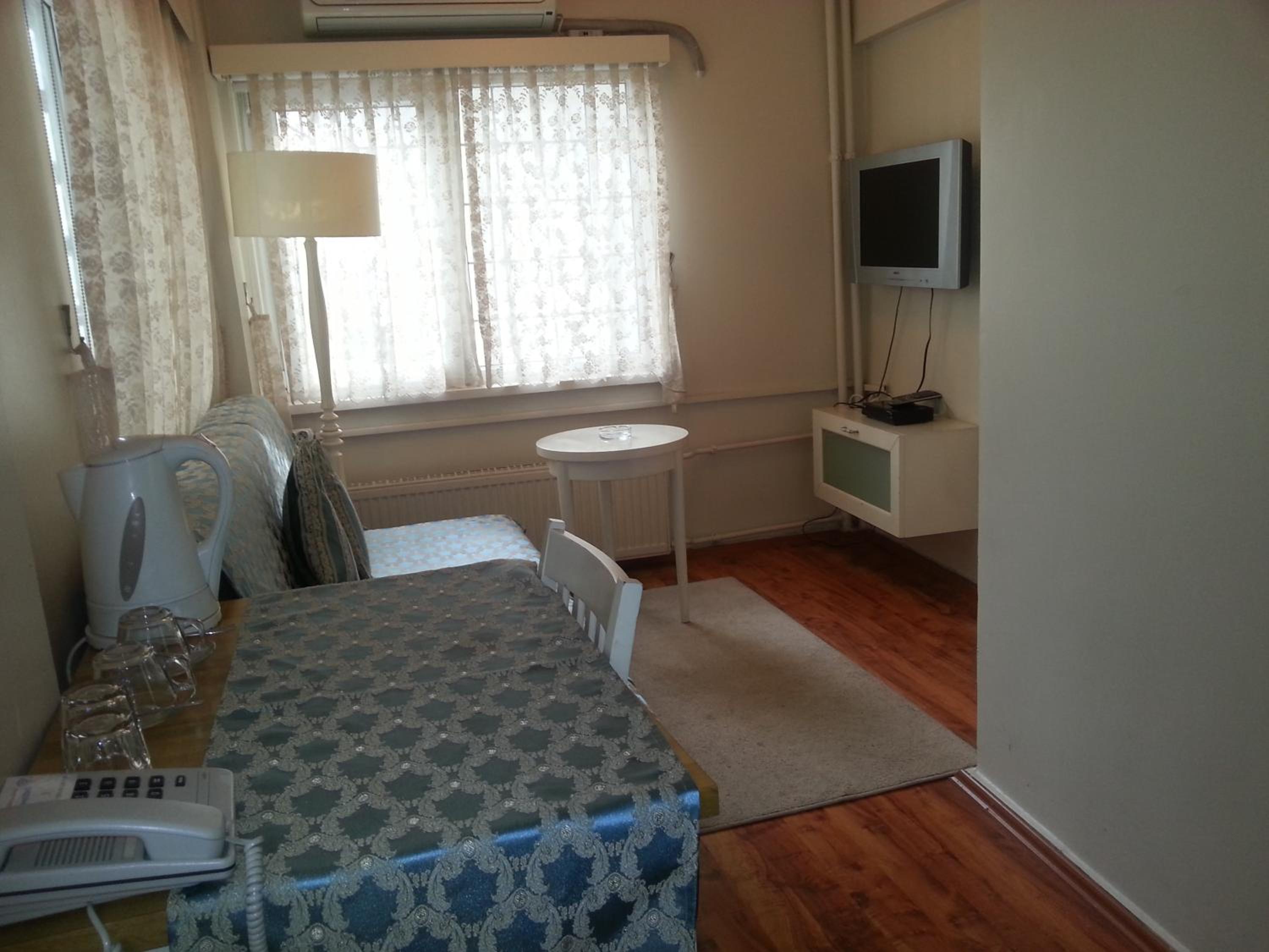 Economic Basement Room photo 2
