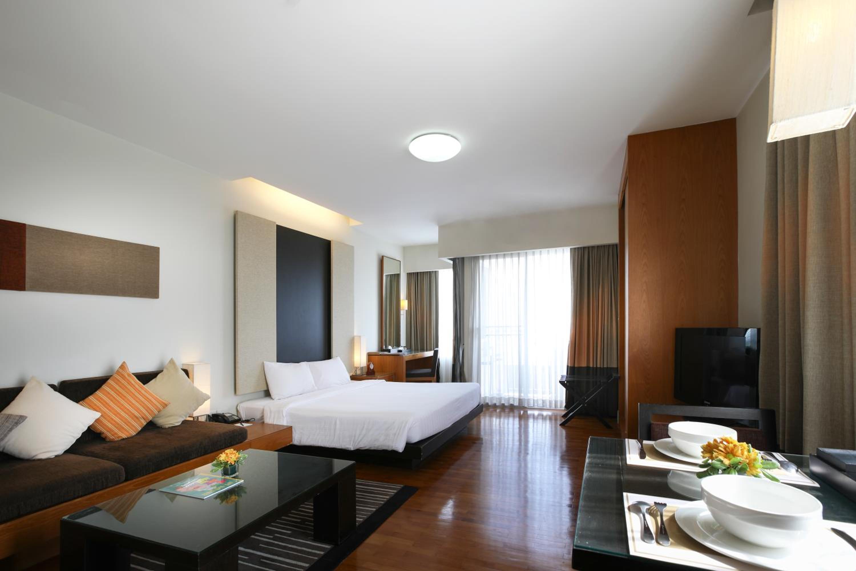 Studio Suite - Photo 15