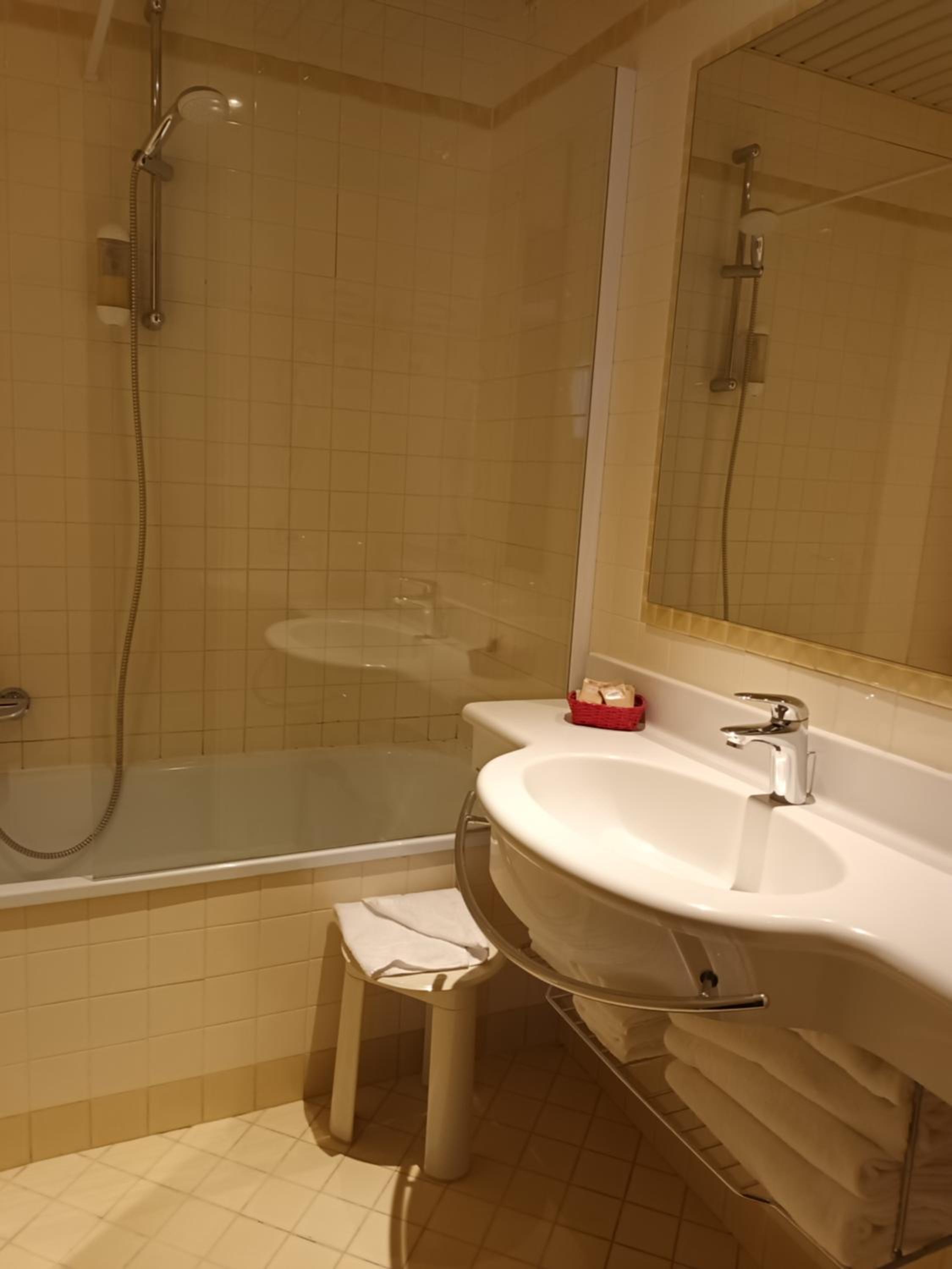 Deluxe Quadruple Room - Photo 5